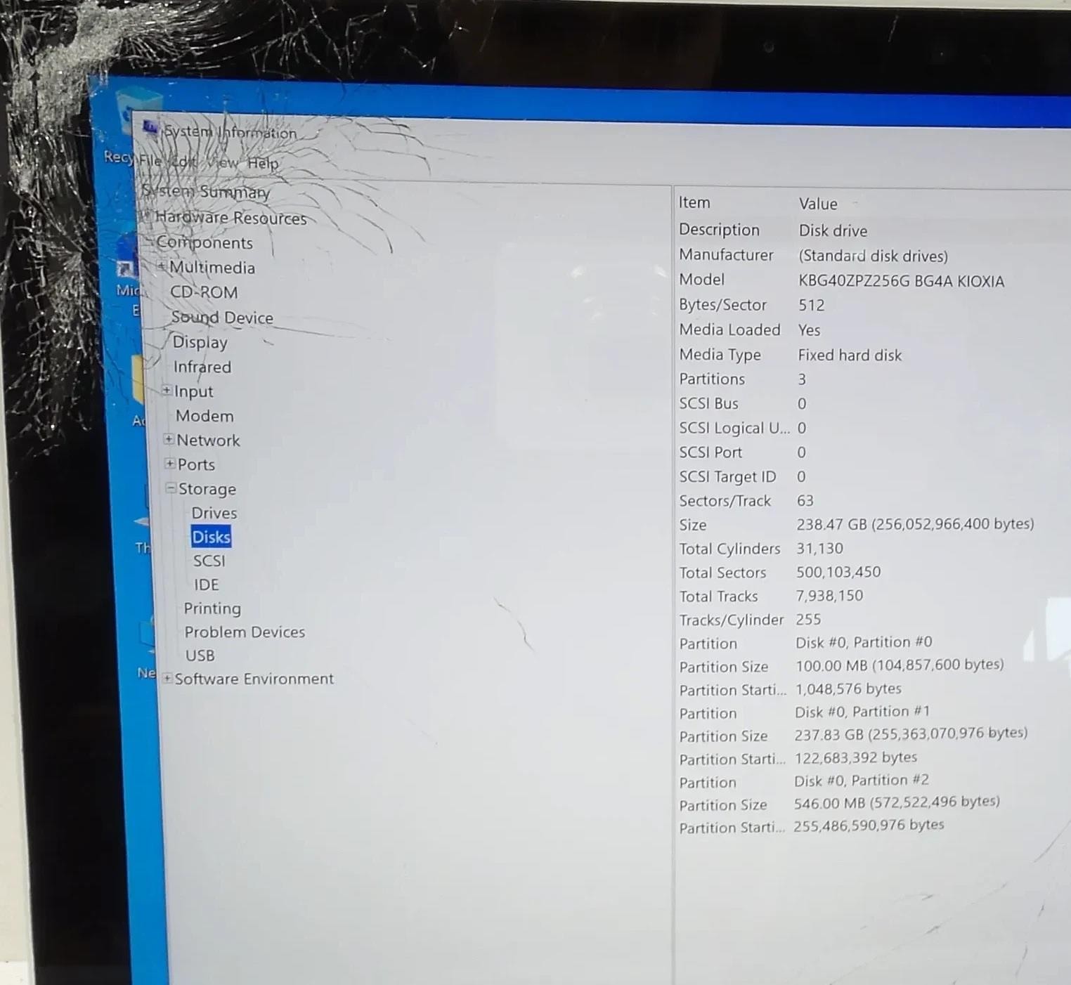Microsoft Surface Pro 7 1866 Core i5-1035G4 1.1GHz 16GB 256GB – cracked screen
