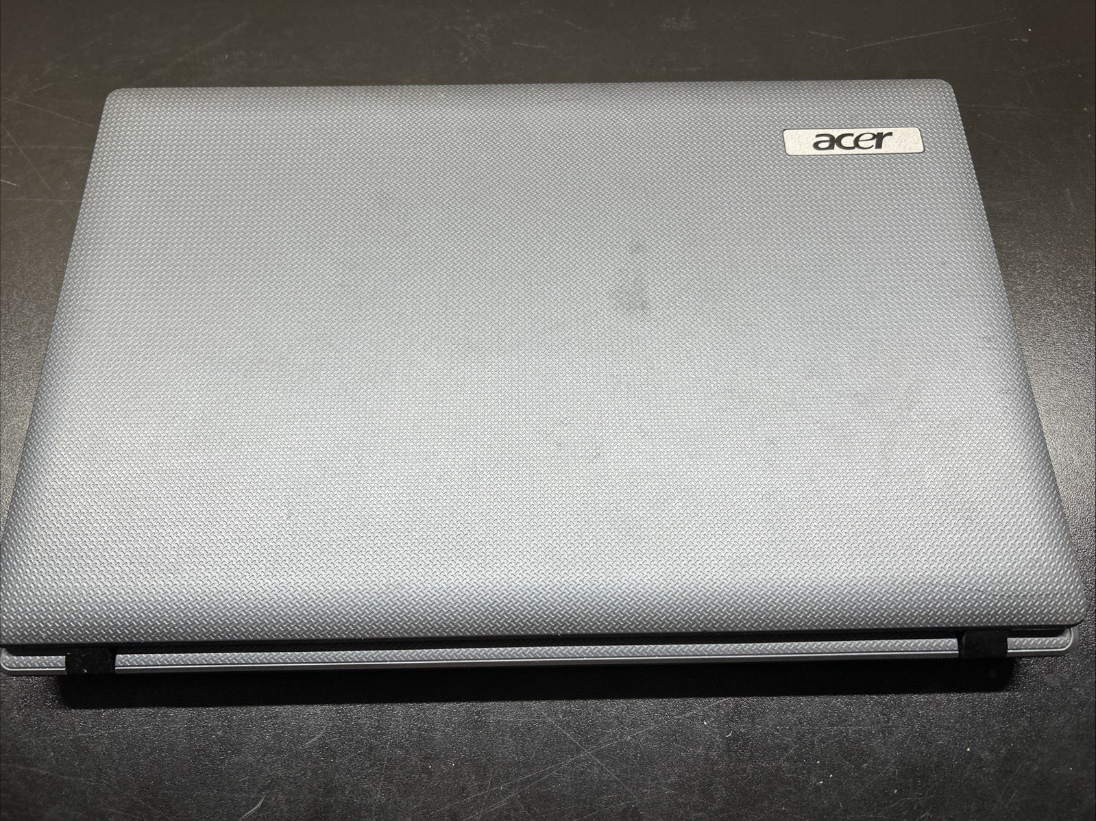 Acer Aspire 5250 Laptop AMD C-50 8GB RAM 320GB HDD Linux Mint – Needs Battery