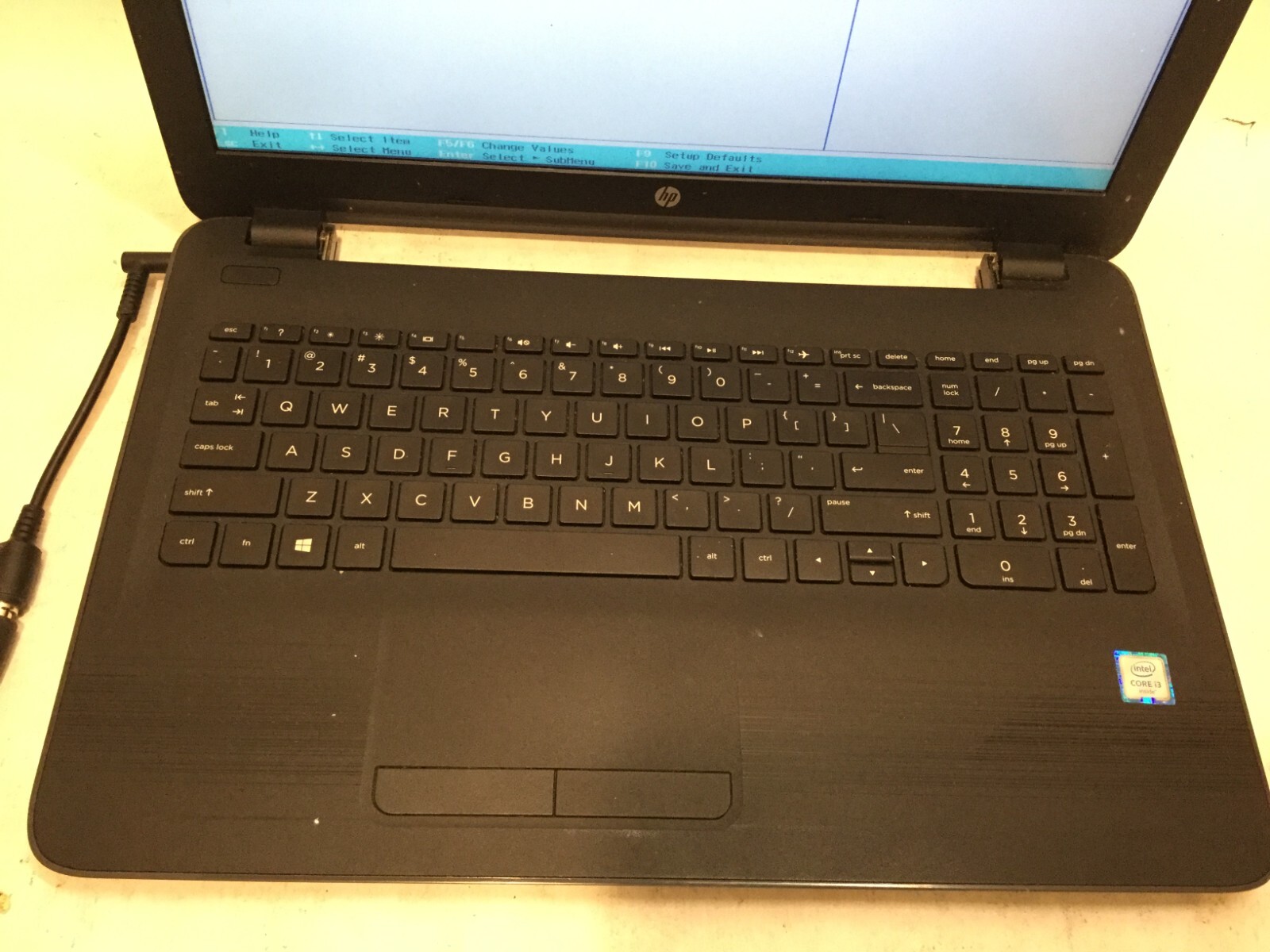 HP 250 G5 / Intel Core i3-6006U @ 2.00GHz / (NO BATTERY/MISSING PARTS!) -MR