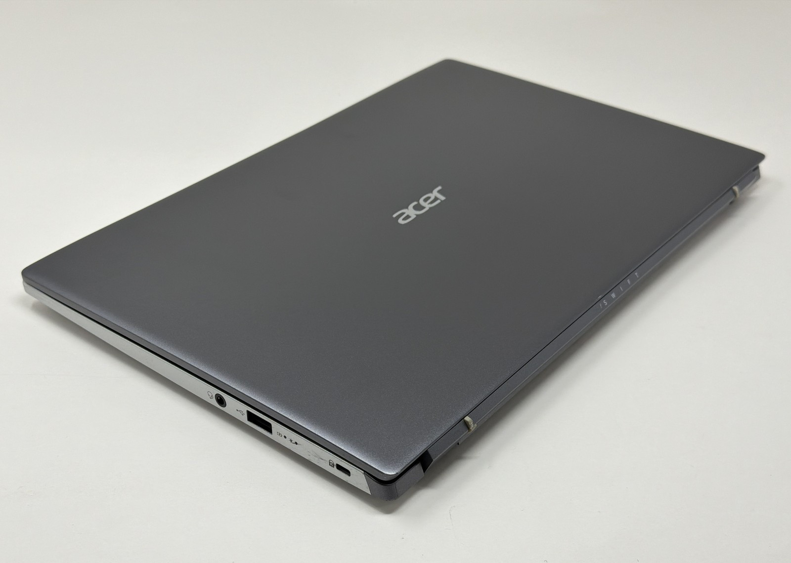Acer Swift X SFX14-42G AMD Ryzen 7 2.0GHz 16GB RAM 512GB SSD 4GB 14in Very Good