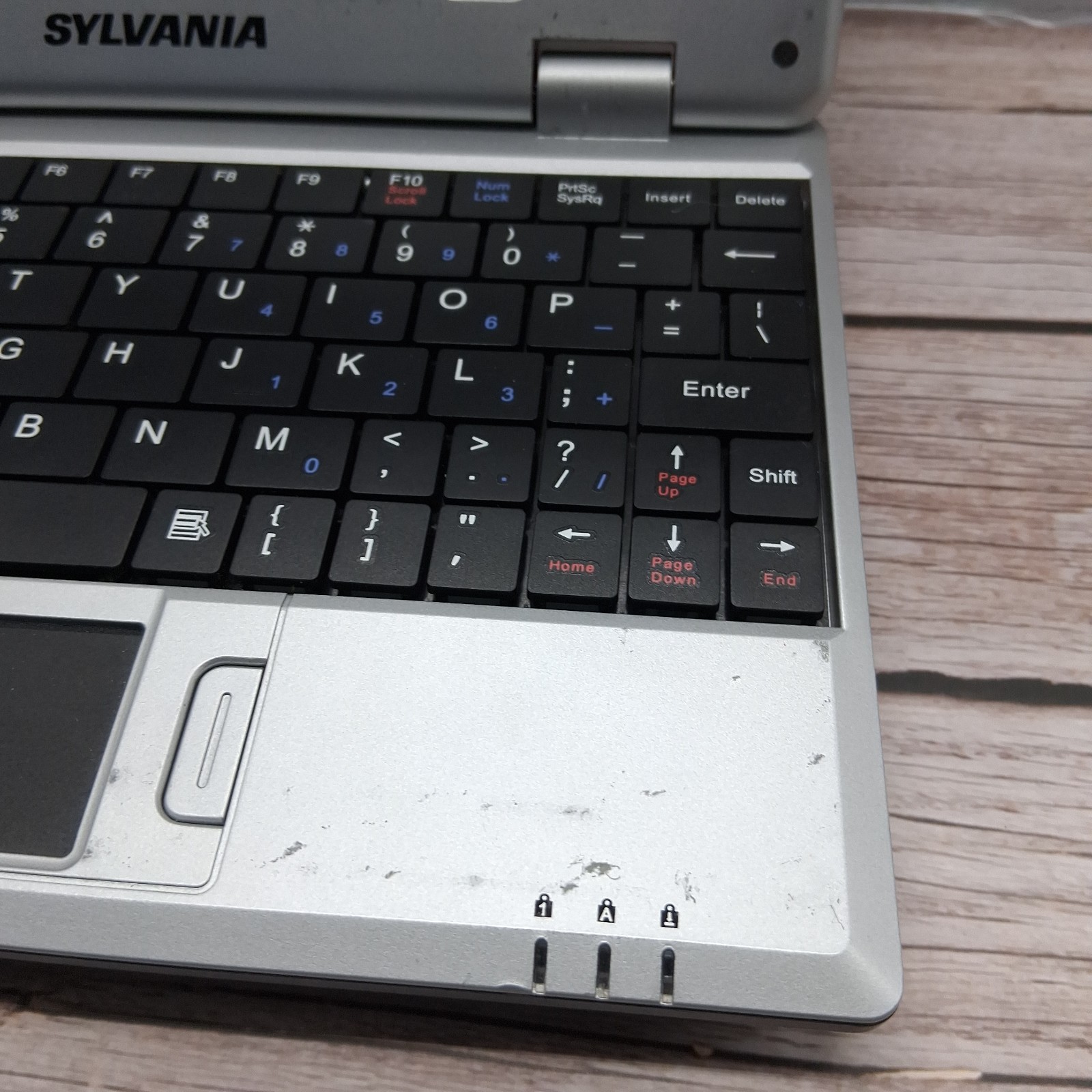 Sylvania 7″ SYNET7WID NetBook Windows Embedded CE Computer “For Parts or Repair”