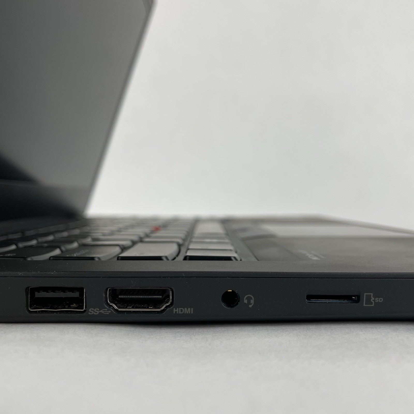 Lenovo ThinkPad T14 14″ Ryzen 5 Pro 5650U 2.30 GHz 16 GB RAM No SSD No OS – READ
