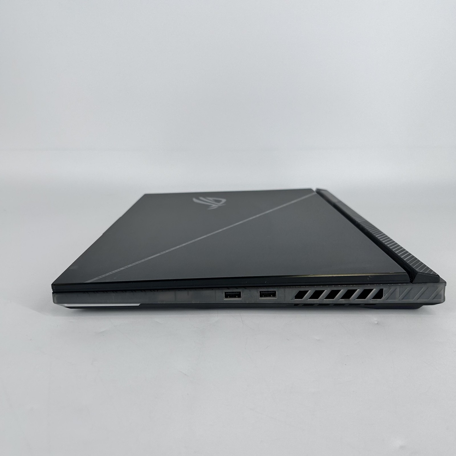 Asus ROG Strix Scar 18 G834 240Hz QHD+ 2.2 GHz i9-14900HX 32GB 1TB SSD RTX 4080