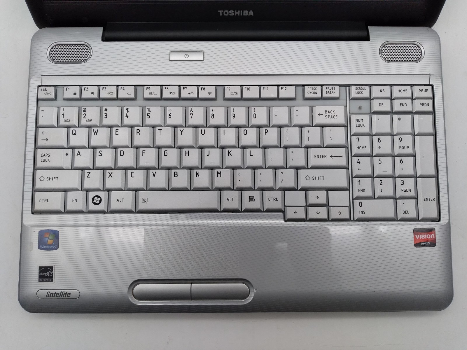 TOSHIBA Satellite L505D 15″ AMD Athlon M300 @ 2GHz 3GB RAM 320GB HDD Win 10 Pro