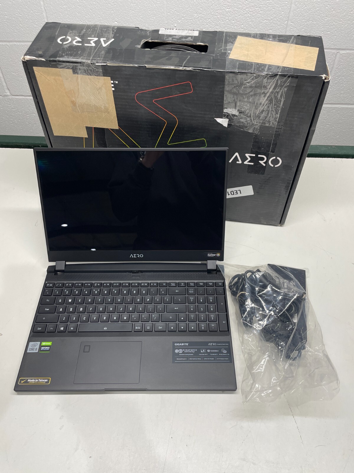 GIGABYTE AERO 15 OLED YC 15.6″ i9/RTX 3080/8GB/64GB/2TB