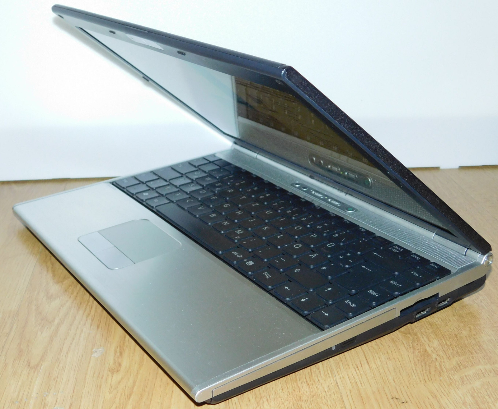 13.3″ Laptop Notebook Sony Vaio PCG-6Q2M VGN-SZ5MN 2x 1.83GHz 320GB 4GB Win XP