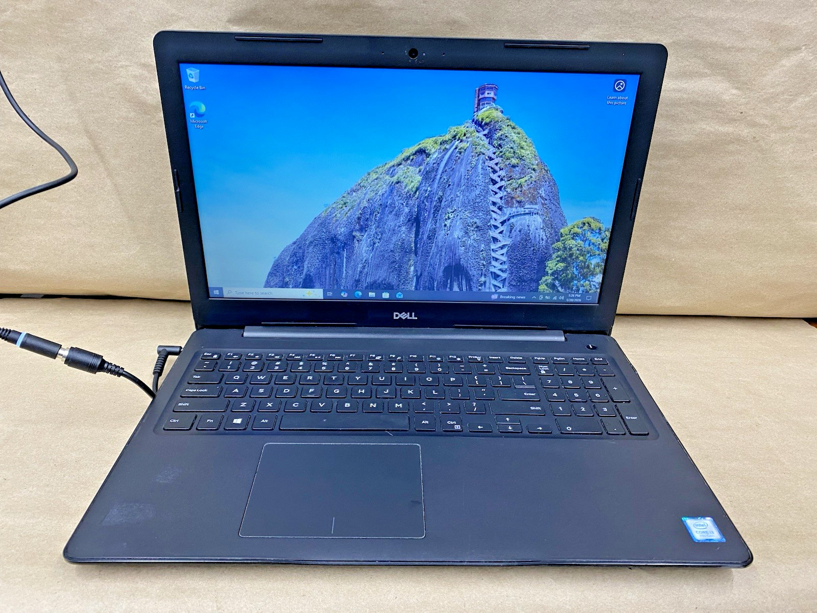 Dell Latitude 3590 – 15.5″ 1366×768 – i3-7130U – 8GB – 128GB SSD – Win 10 READ