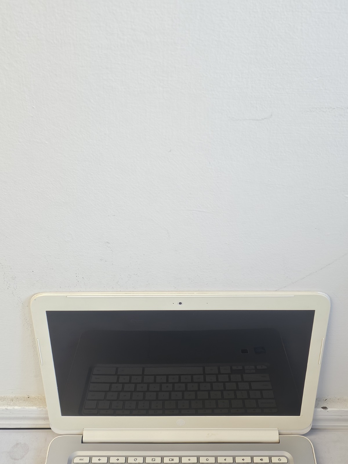 HP Chromebook 14-q063cl Laptop – Intel Celeron 2955u – 4GB RAM – 16GB SSD – READ