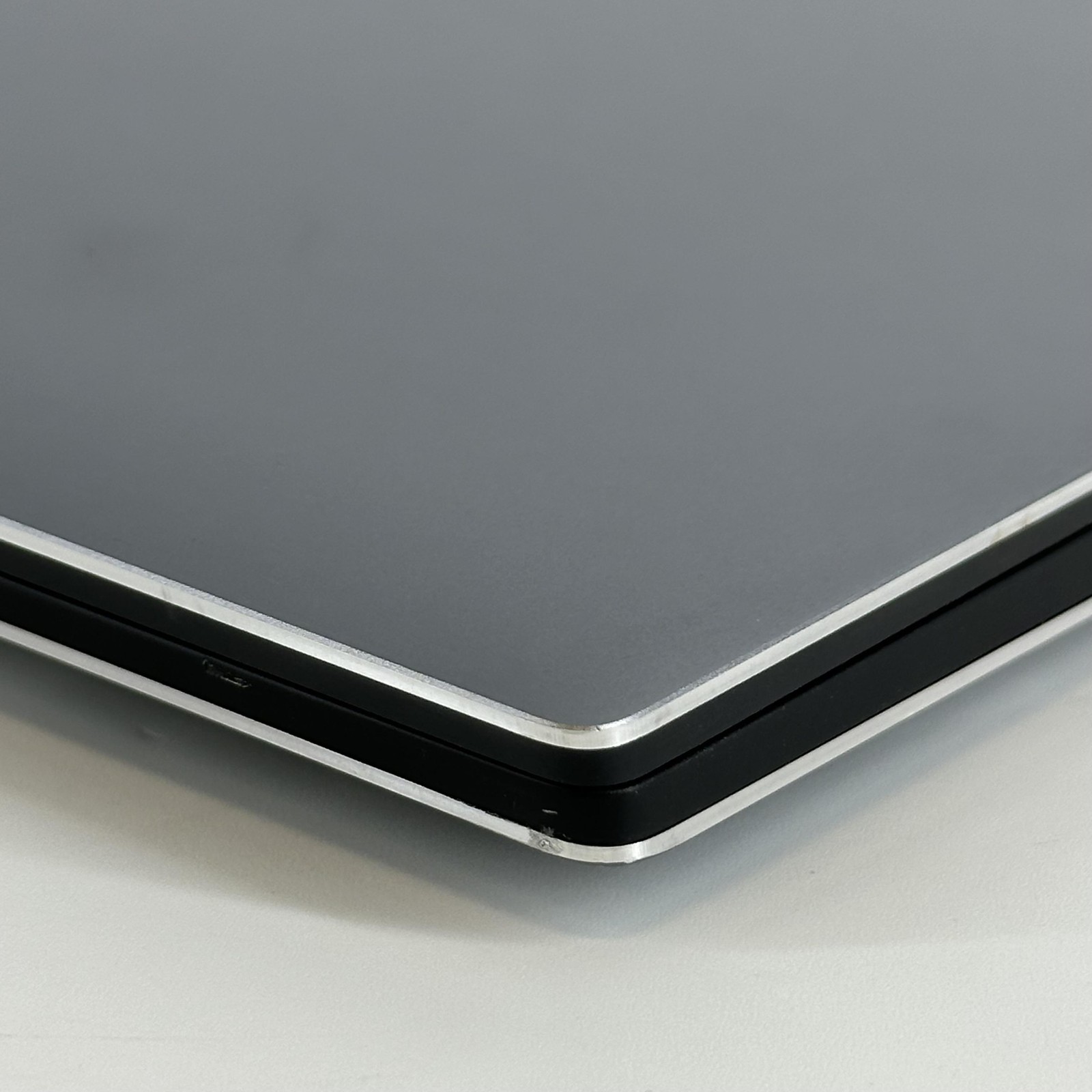 Dell Precision 5540 15.6 FHD Xeon E-2276M 2.80GHz 64GB 2TB SSD Quadro T2000 Good