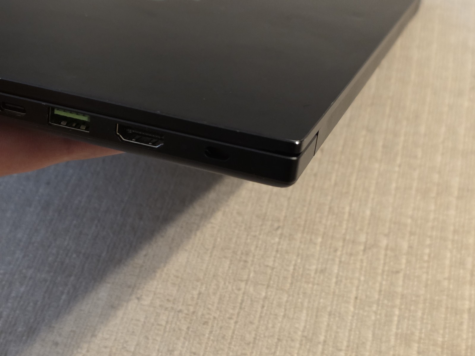 Razer Blade 14 2.8K OLED 120 Hz Ryzen AI 9 365 32GB RAM 1TB SSD NVIDIA RTX 5070!