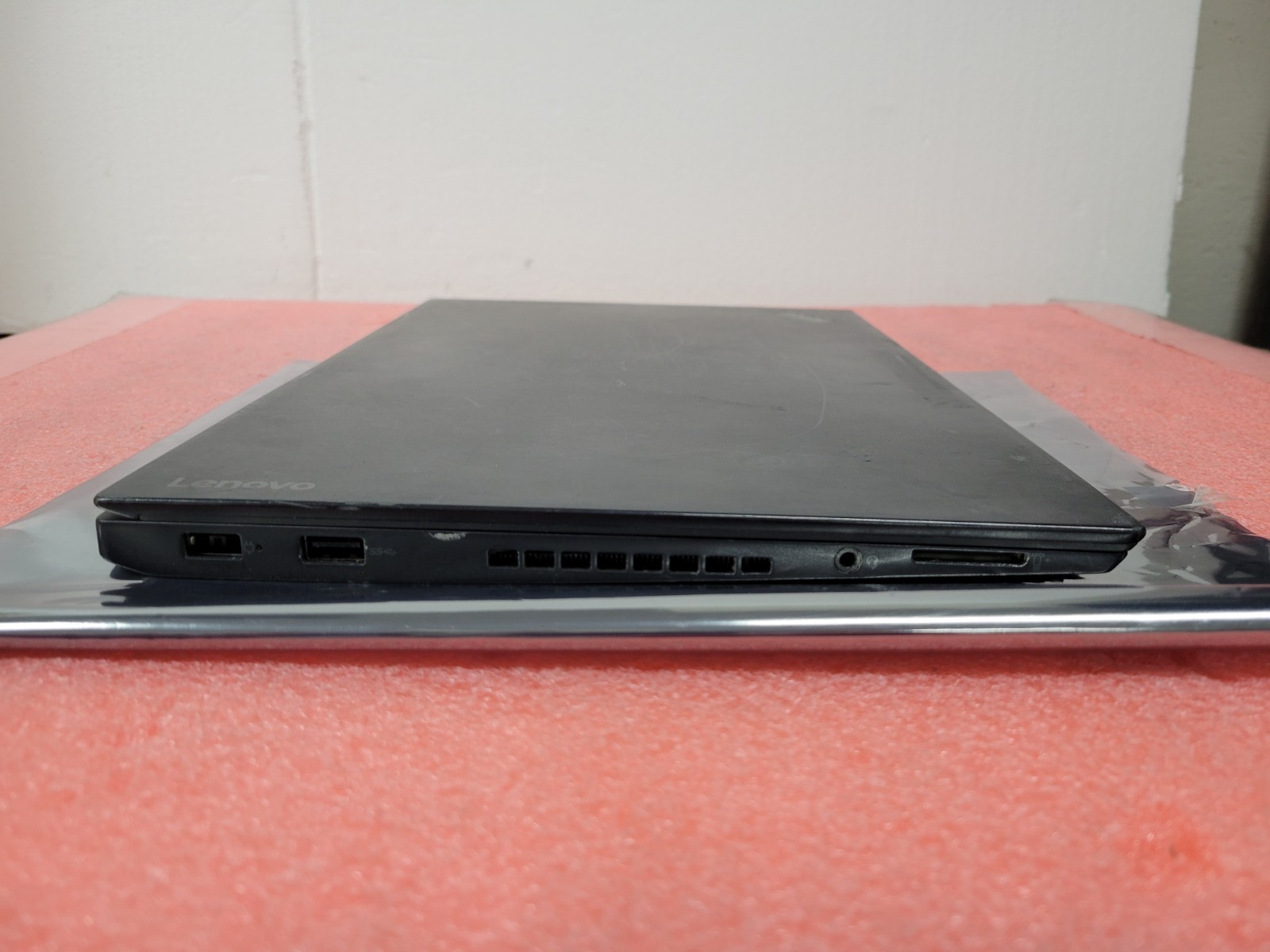 Lenovo ThinkPad T470S 14″ i5-7300U 4GB RAM *NO HDD/OS/COVER/BATT/AS IS* | LP520