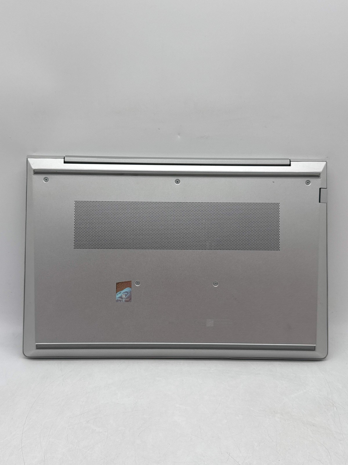 HP EliteBook 640 G10 14.0″ FHD Touch Core i5-1335U 1.30GHz 256GB SSD 8GB RAM