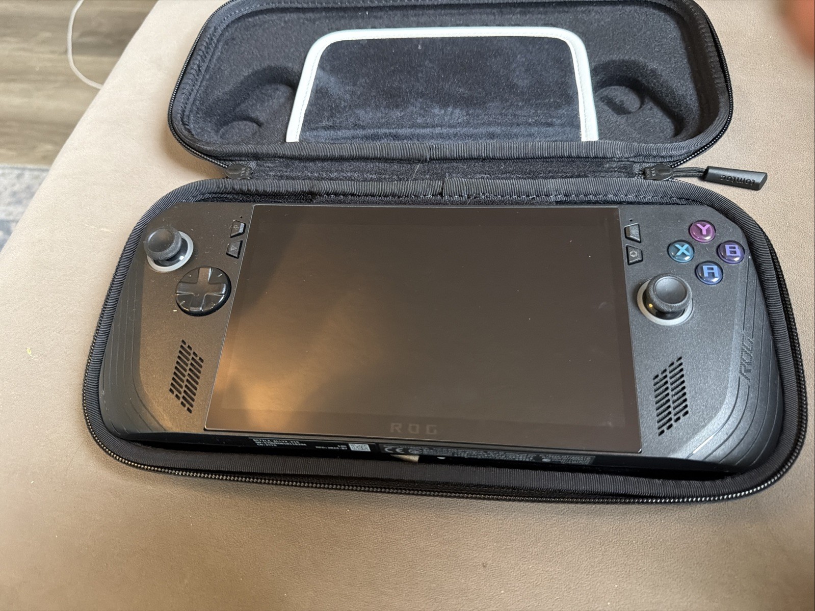 ASUS – ROG Ally X 7″ 120Hz FHD 1080p Gaming Handheld – AMD Ryzen Z1 Extreme 1TB