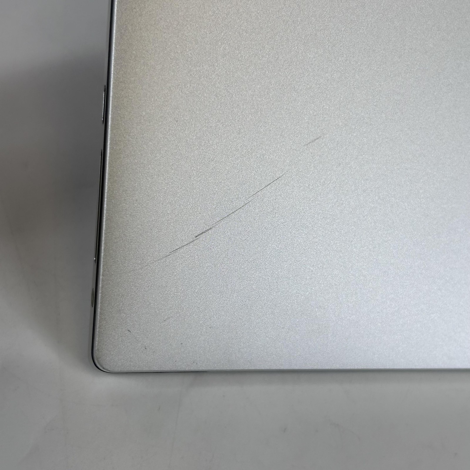 Dell XPS 15 9530 FHD+ 2.4 GHz i7-13700H 32GB 512GB SSD RTX 4060 BENT FRAME
