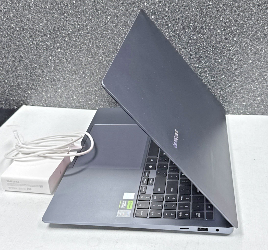 Samsung Galaxy Book4 Ultra NP960XGL 16″ Touch Core Ultra 7 16GB RAM 1TB SSD