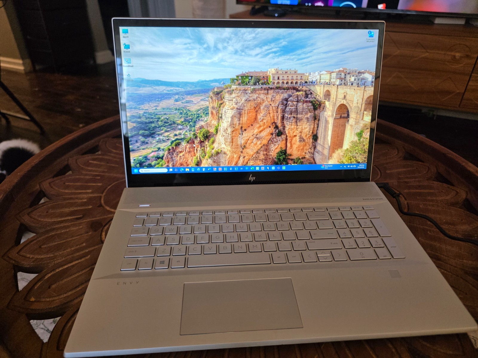 17” HP Envy w/ OPTICAL DRIVE