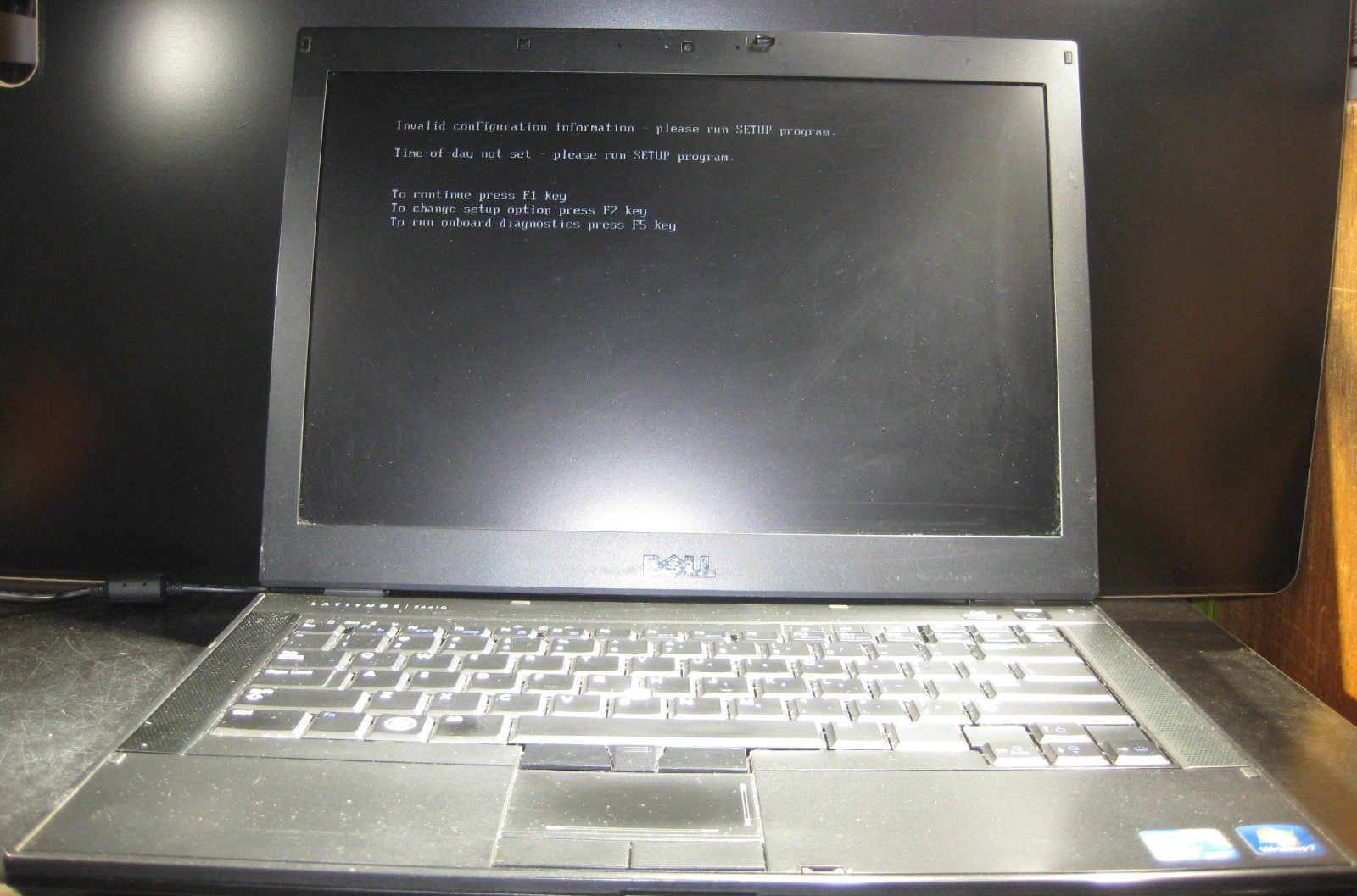 Dell Latitude E6410 Intel Core i5-2.40GHz 4GB 160GB DVD-RW WiFi Win7-For Parts