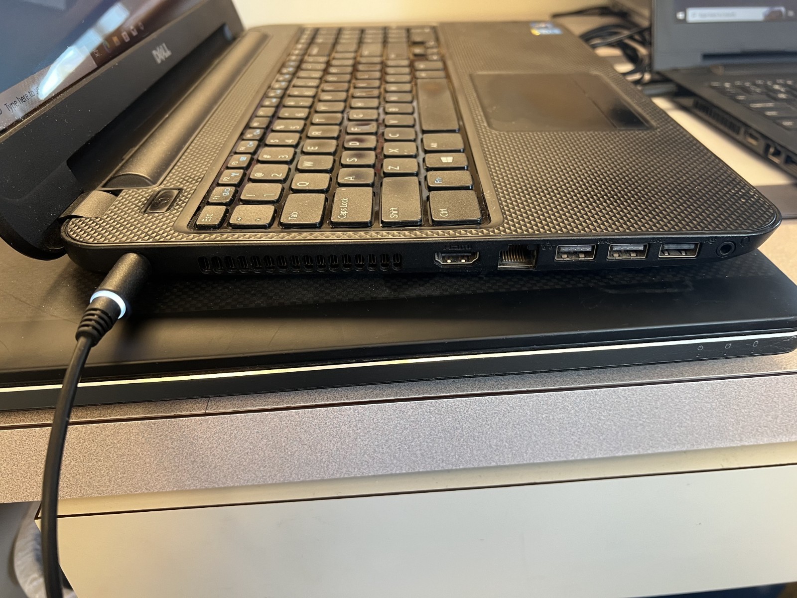 Dell Inspiron 3537, i3-4010U, 4GB Ram, DVD+RW, 500GB HDD, Windows 10 Pro