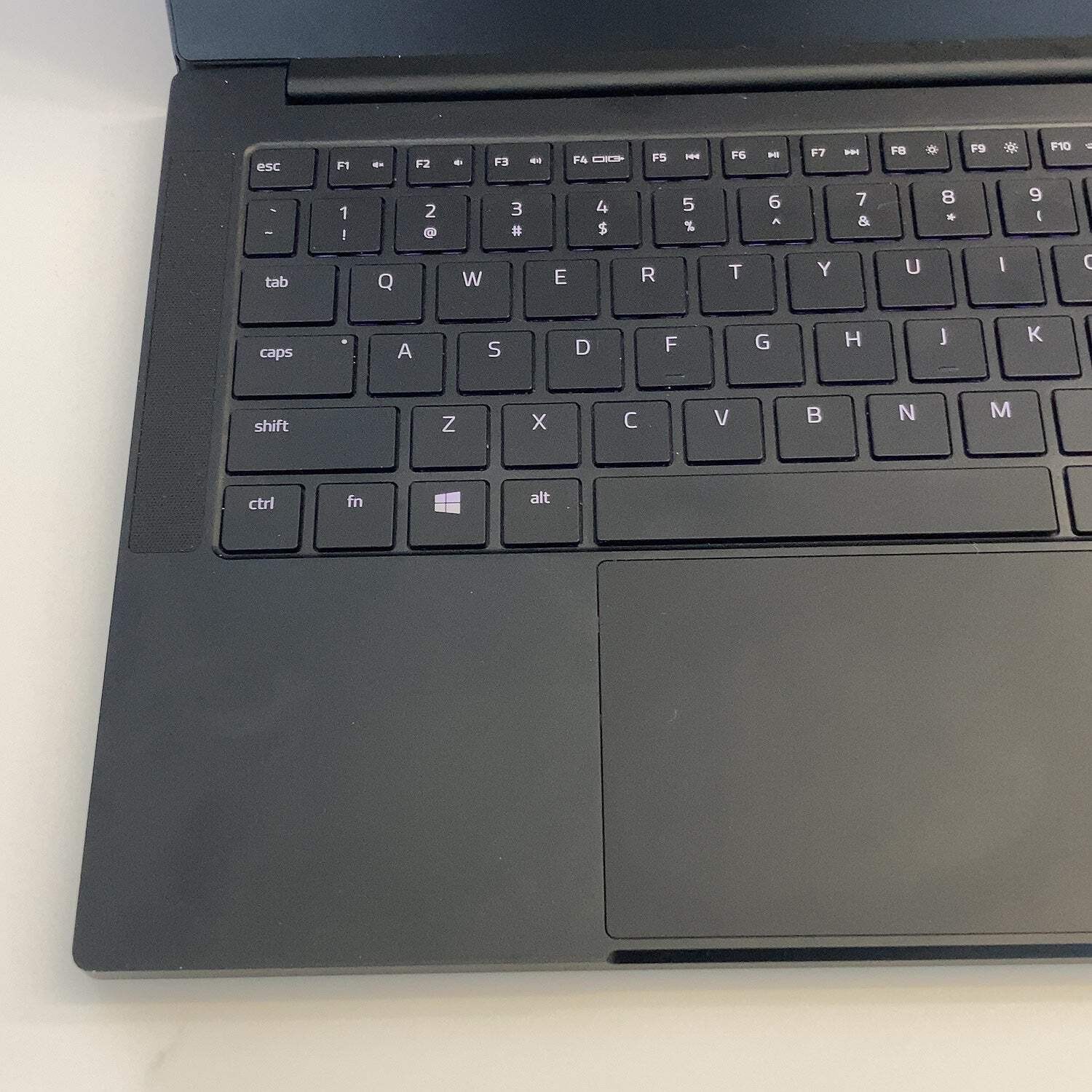 Razer Blade Stealth 13 i7-1065G7 16GB RAM 512GB GeForce GTX 1650 Max-Q