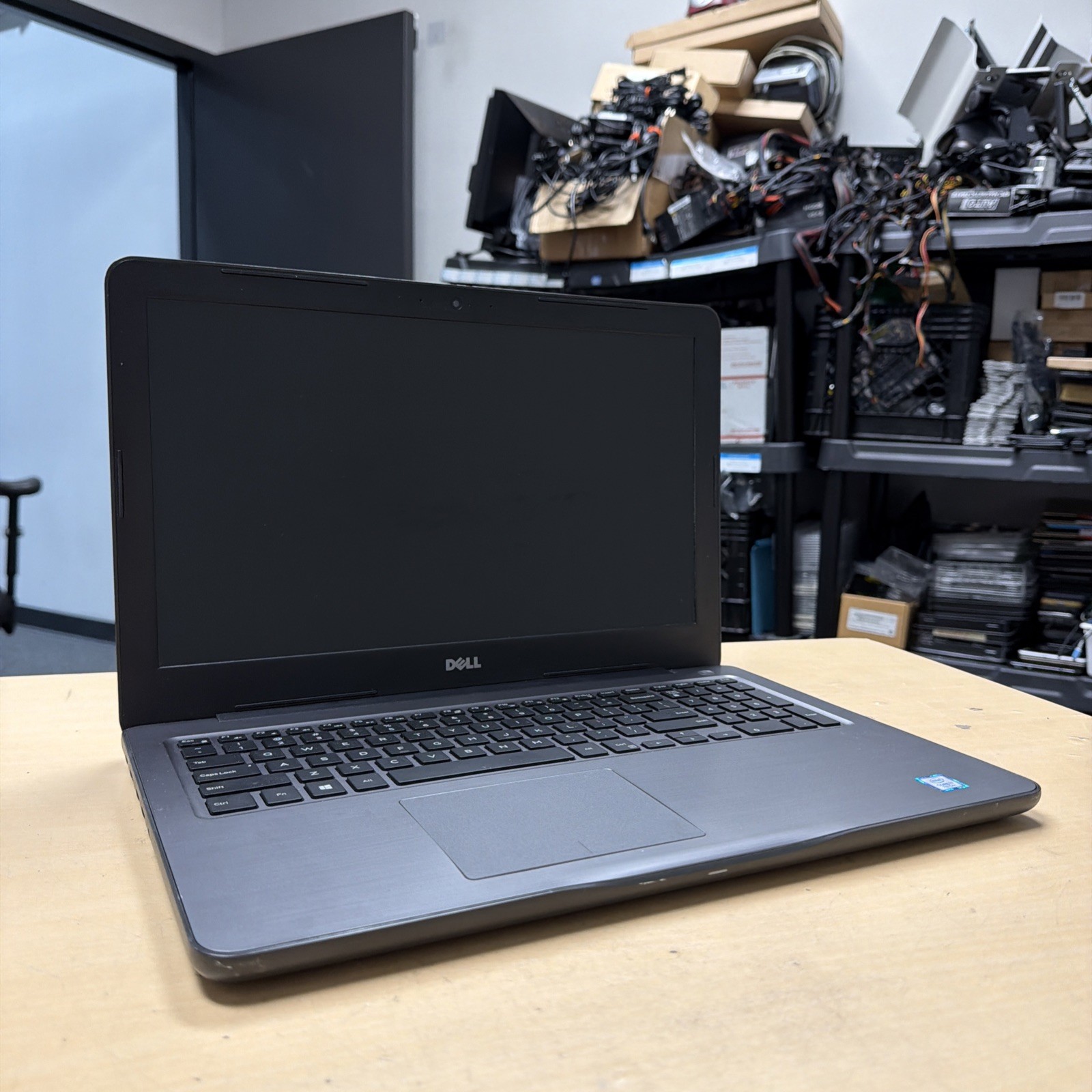 *PARTS/NO BOOT Dell Inspiron 15 5567 Laptop core i7-7500U NO RAM/HD/OS