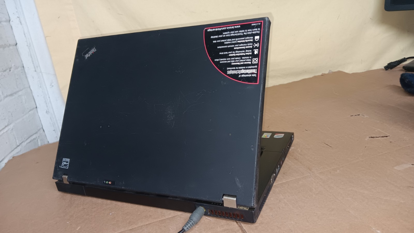 IBM Lenovo Thinkpad T61 Gaming Laptop Windows XP pro SP3 15.4″ LCD Screen DVD
