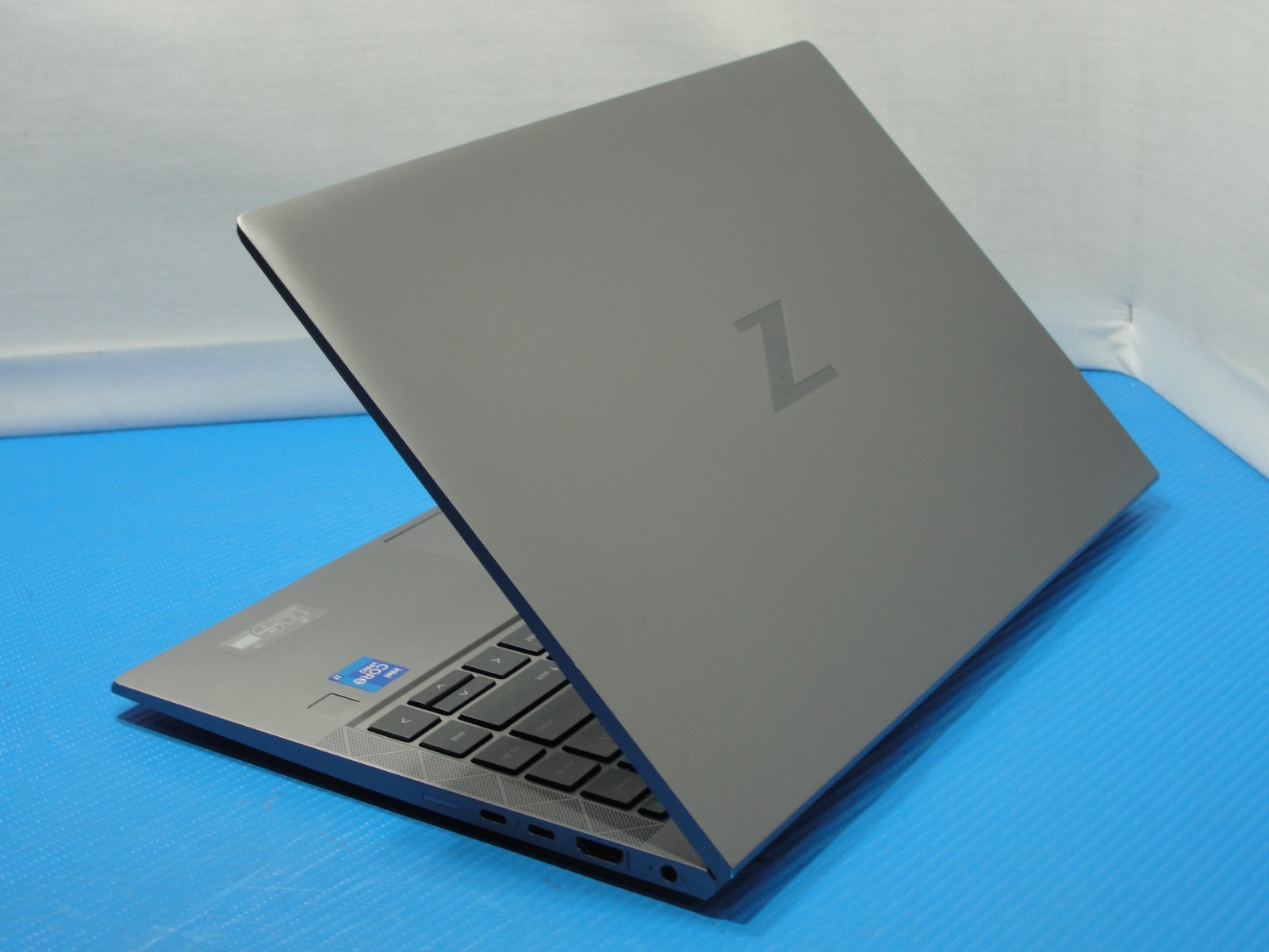 HP ZBook Firefly G8 14″ FHD i7-1185G7 3GHz 16GB 256GB SSD Windows 11 Home+PA