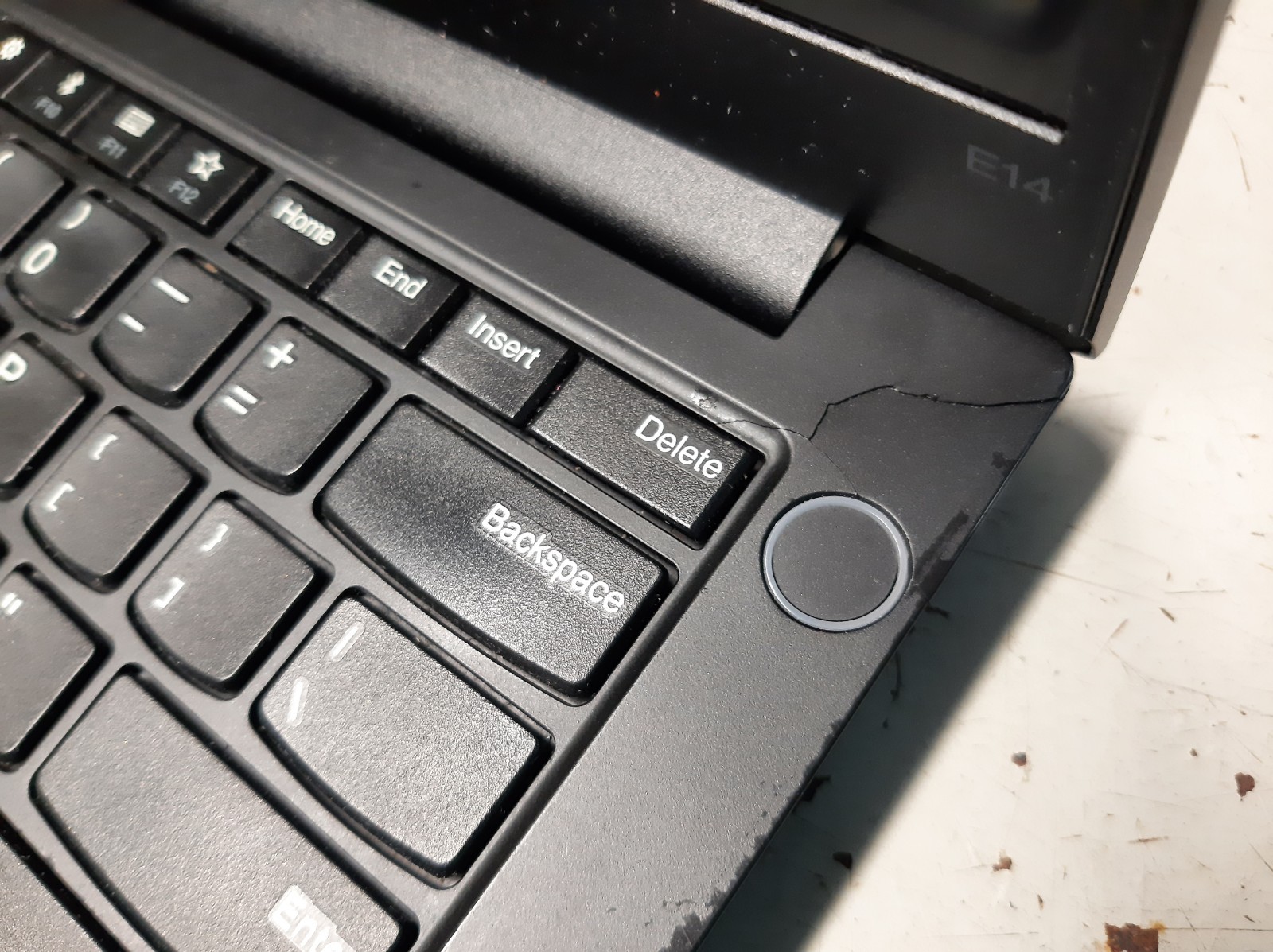 Lenovo ThinkPad E14 14″ i5-10210u 8GB RAM No SSD No OS