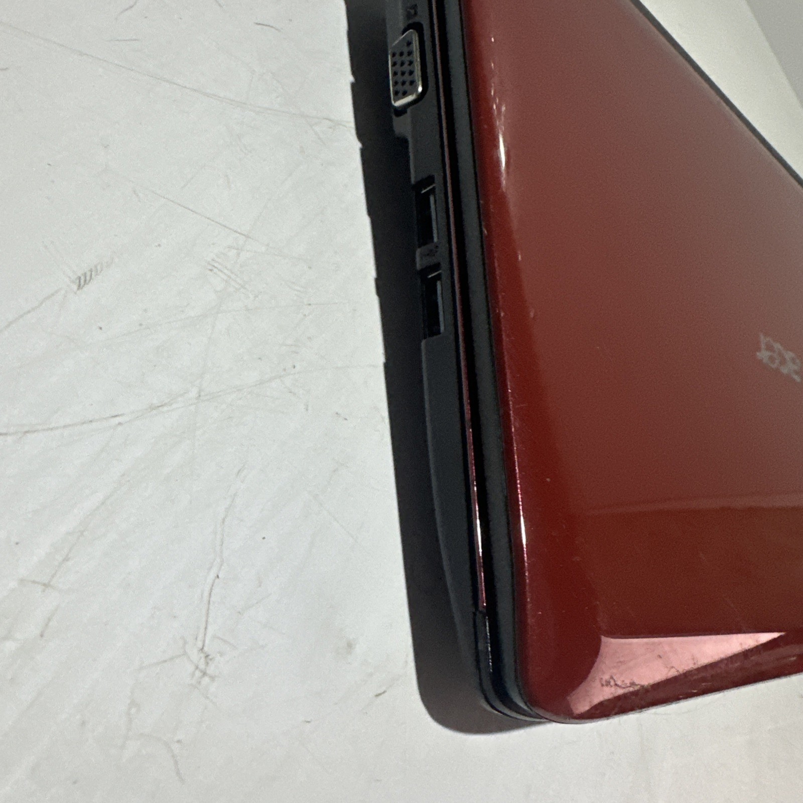 Acer Aspire One 10.1″ Laptop Intel Atom N450 1gb Ram No Drives Boots Bios