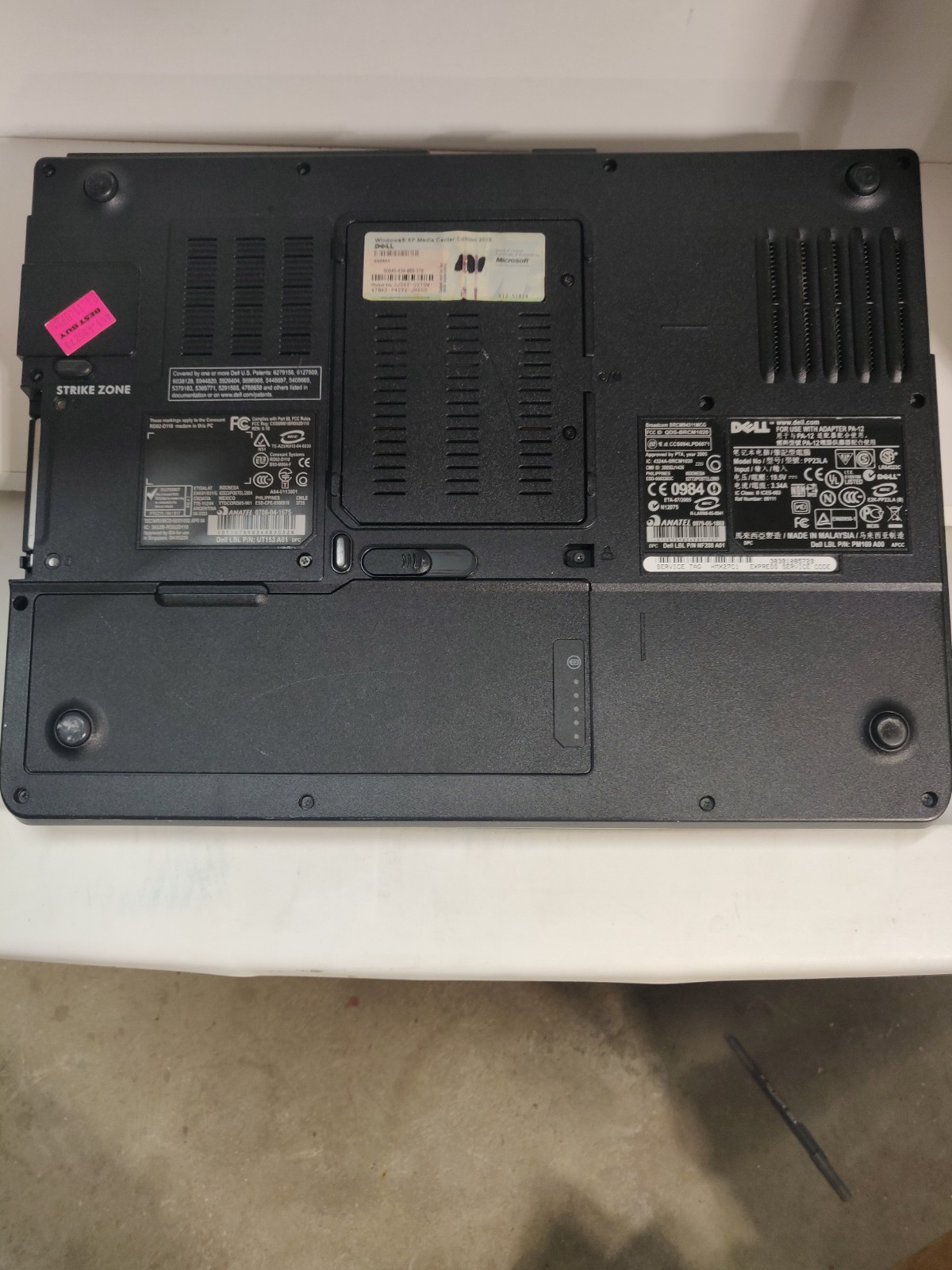 Dell Inspiron PP23LA–FOR PARTS; NOT WORKING–No RAM, Hard Drive, and Charger