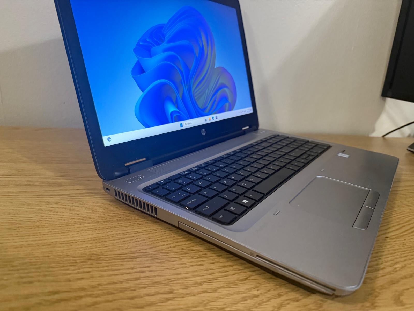 HP ProBook 650 G2, intel core i7-6600U 2.81GHz 8GB RAM 128GB SSD Windows 11 Pro
