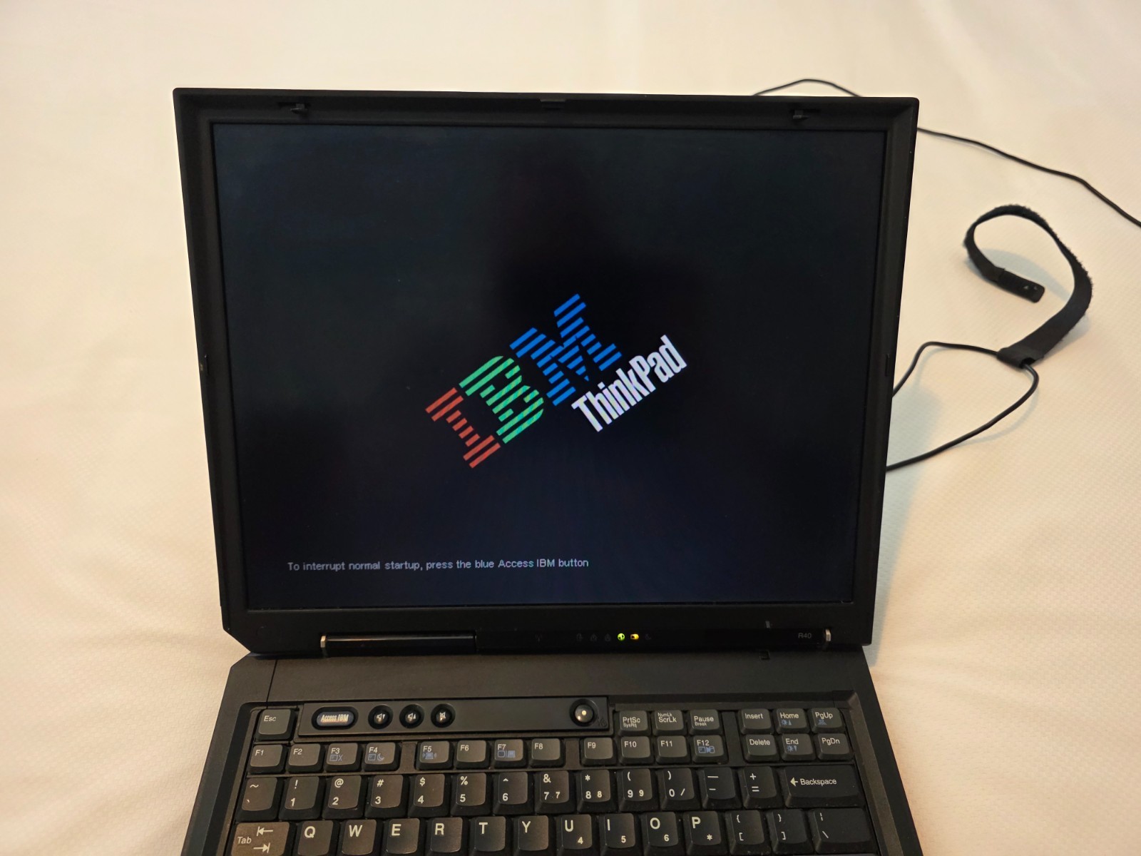 Vintage IBM ThinkPad R40 Windows XP Pro Factory Restore Pentium M Working