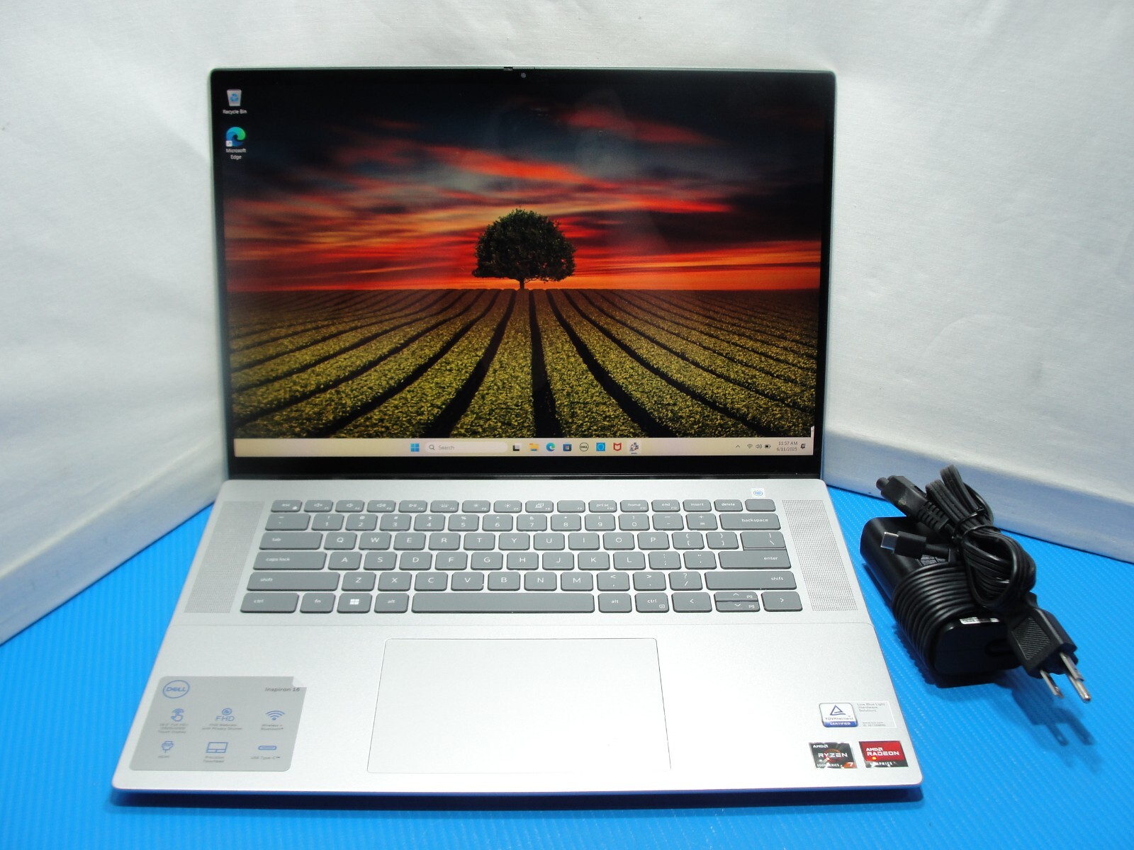Dell Inspiron 5625 16”FHD AMD Ryzen 7 5825U 2GHz 16GB 1TB SSD +Charger include