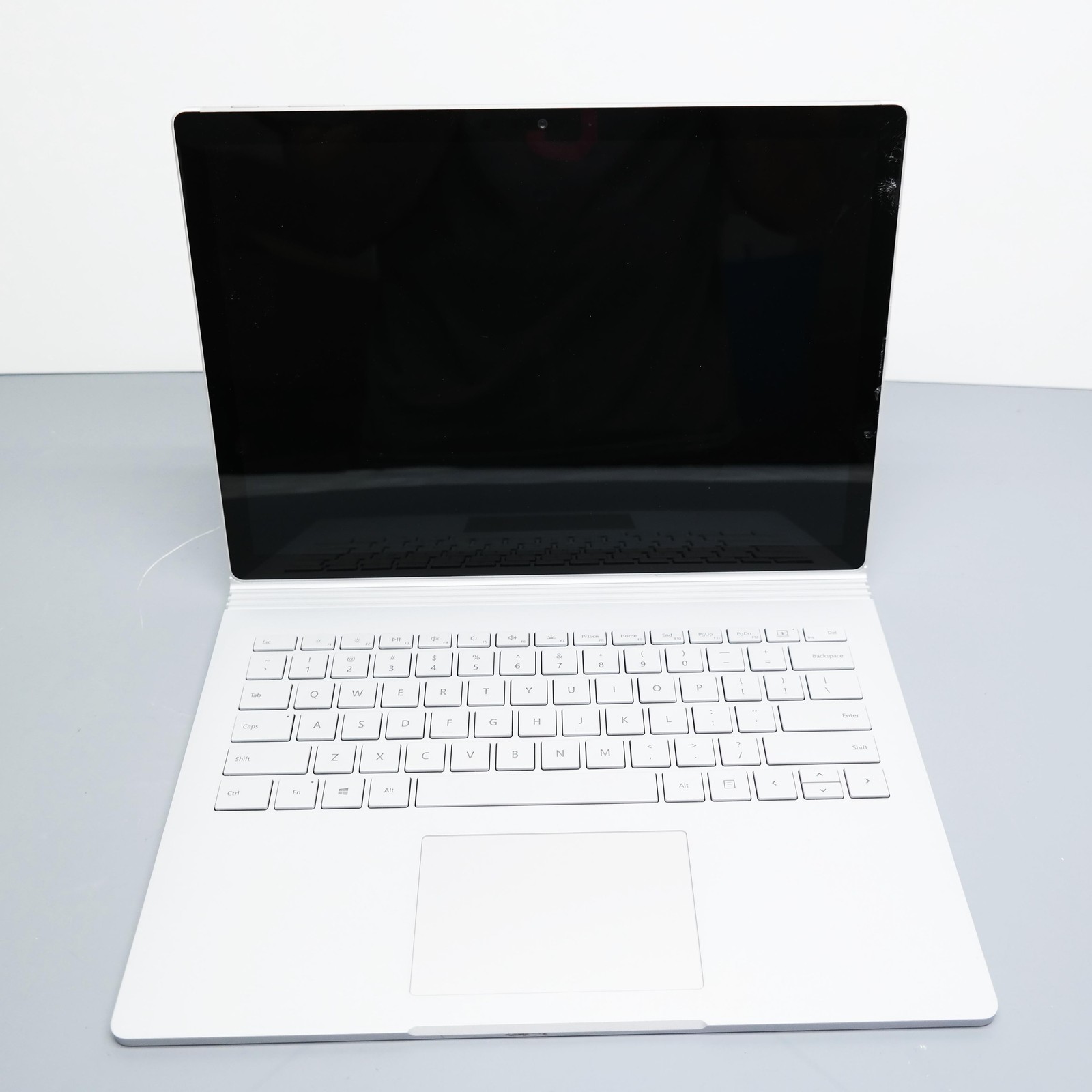 Microsoft Surface Book 2 13.5″ Intel Core i5 8GB 256GB – Silver ISSUE