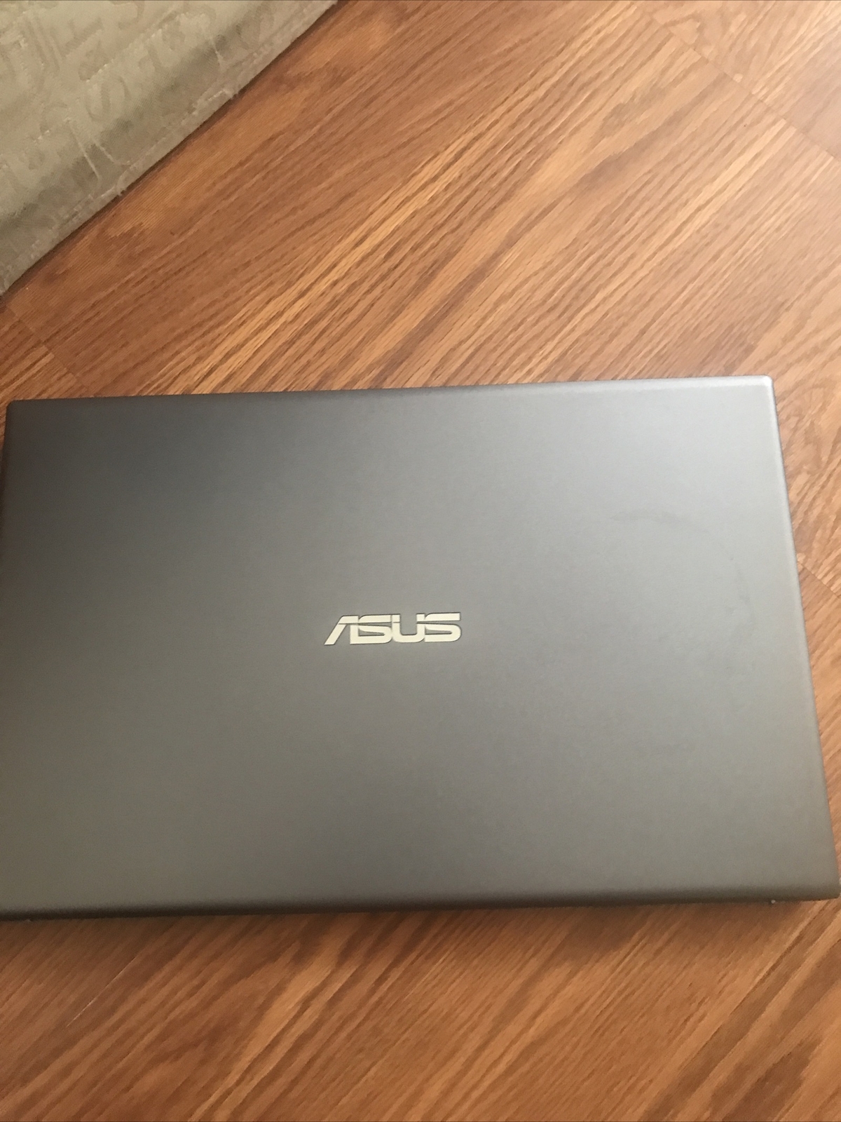 ASUS VIVOBOOK E1504F R3 7320U@2.40GHZ, 8GB RAM, 256GB SSD-Scratched
