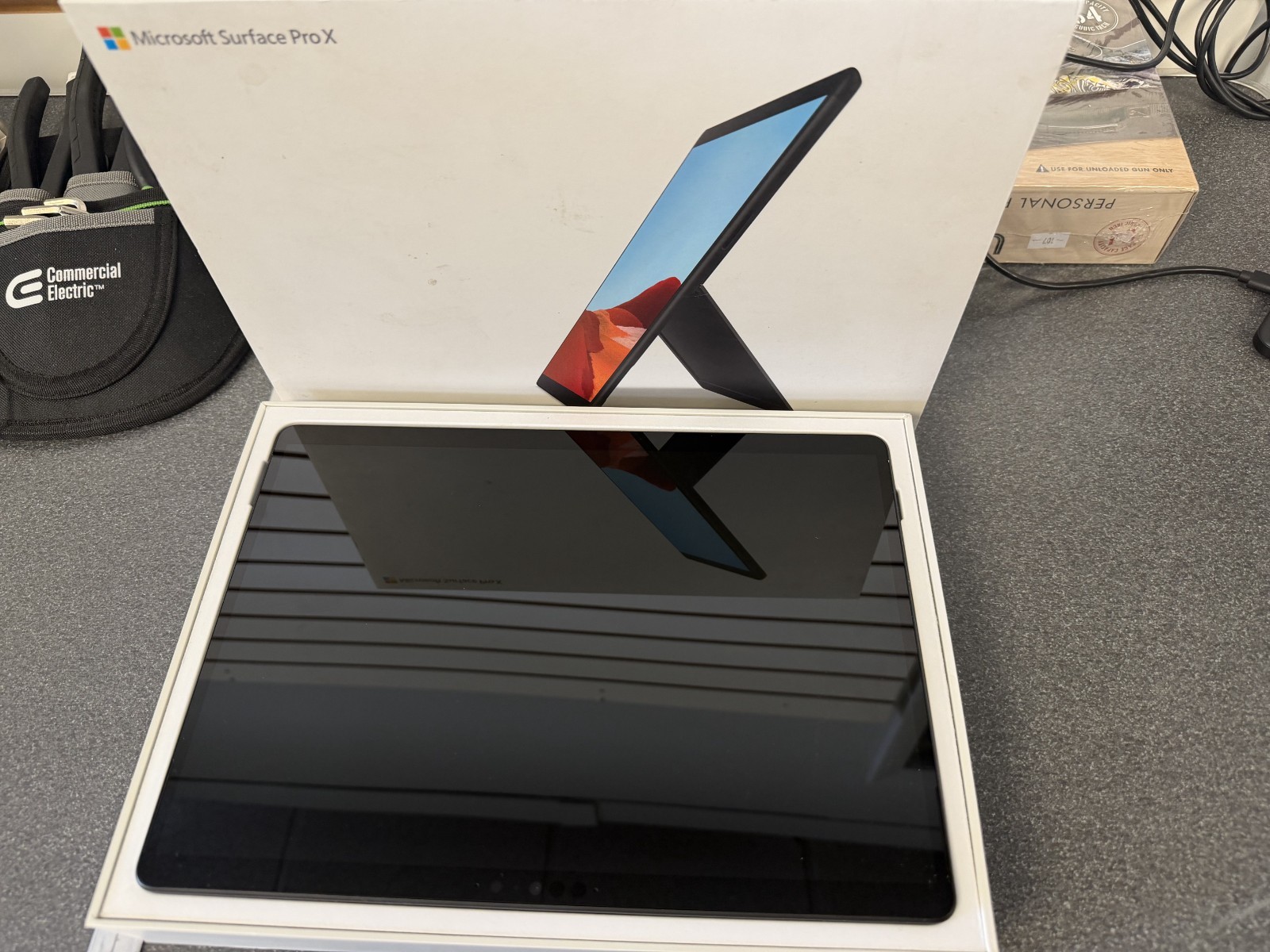 Microsoft Surface Pro X 1876 13″ SQ1 3.0GHz 8GB RAM 128GB SSD + extras