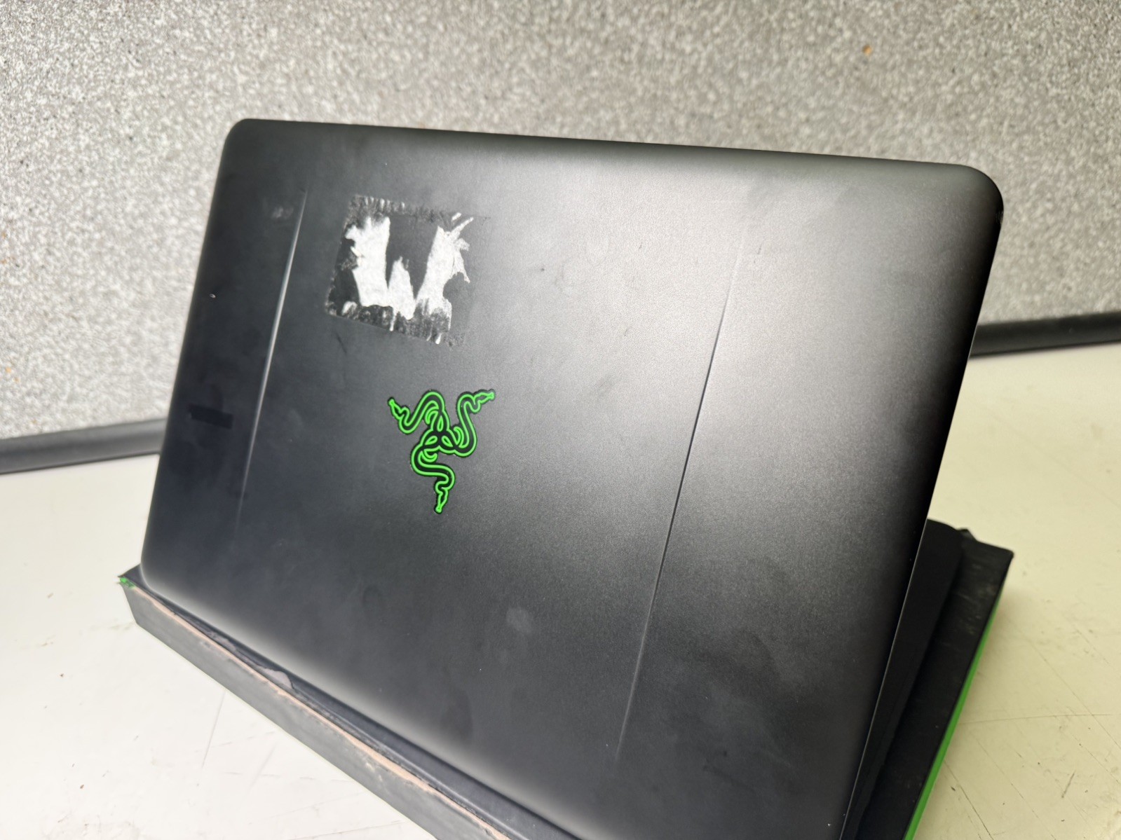 Broken Razer Blade 14 i7-7700HQ 2.8GHz GeForce GTX 1060 Read For parts or repair