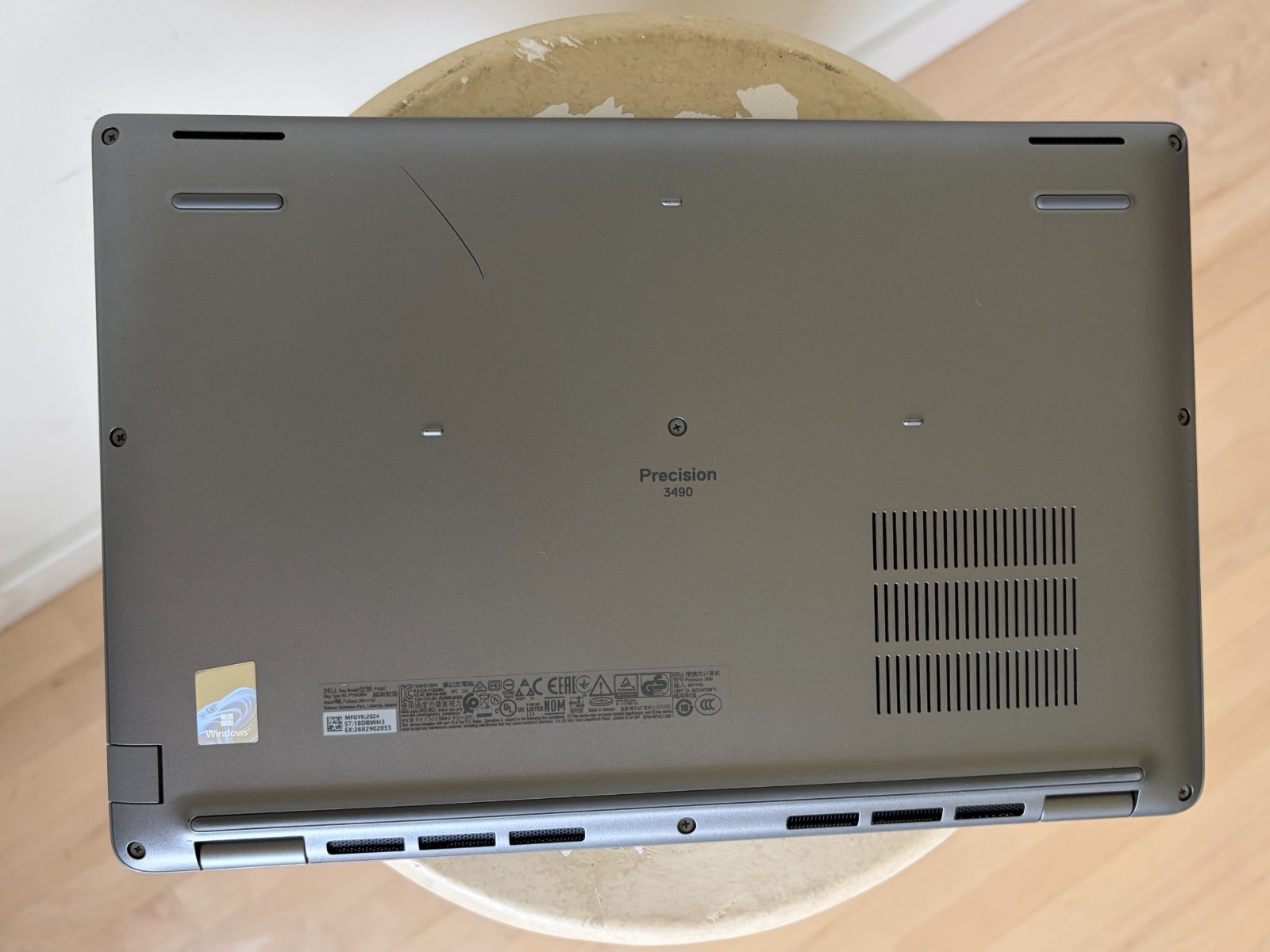 Grey Dell Precision 3490 18DBWH3 Intel Ultra 7 155H 114″, FHD 1920×1080 512GB