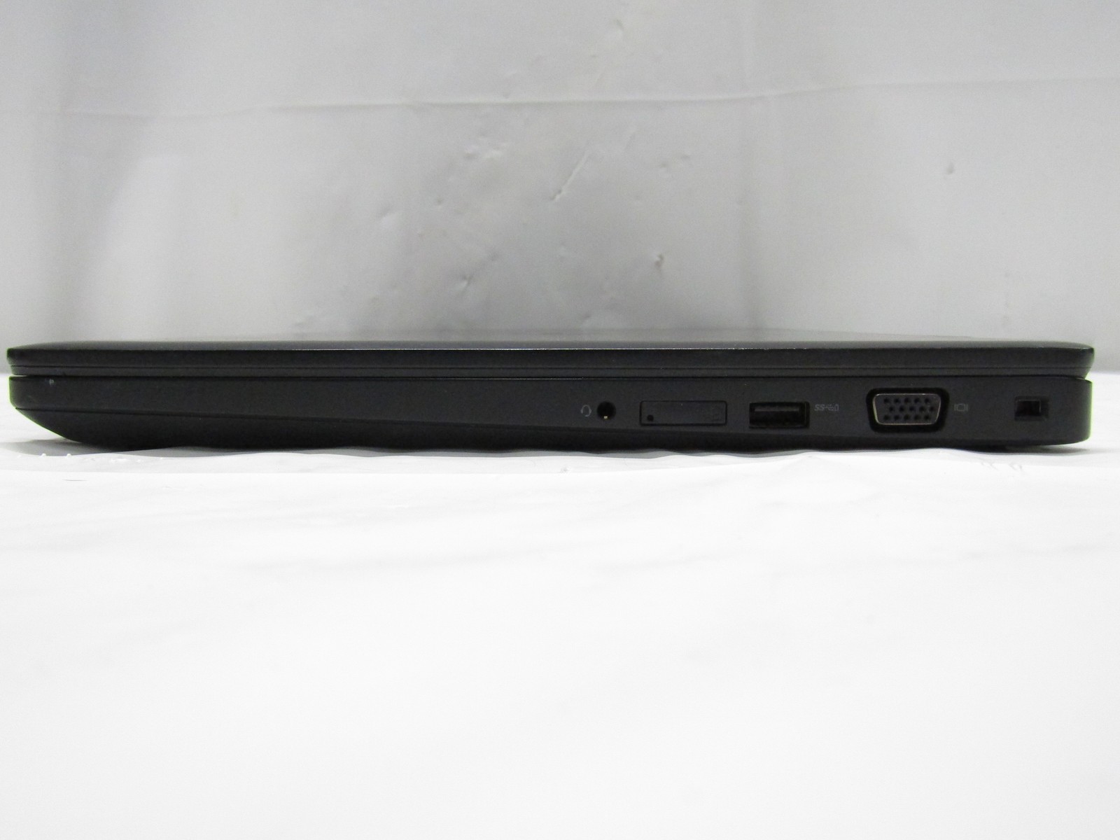 Dell Latitude 5580 2.90GHz Core i7-7820HQ 8GB RAM 15.6″ FHD Touch NO HDD/BATT/OS
