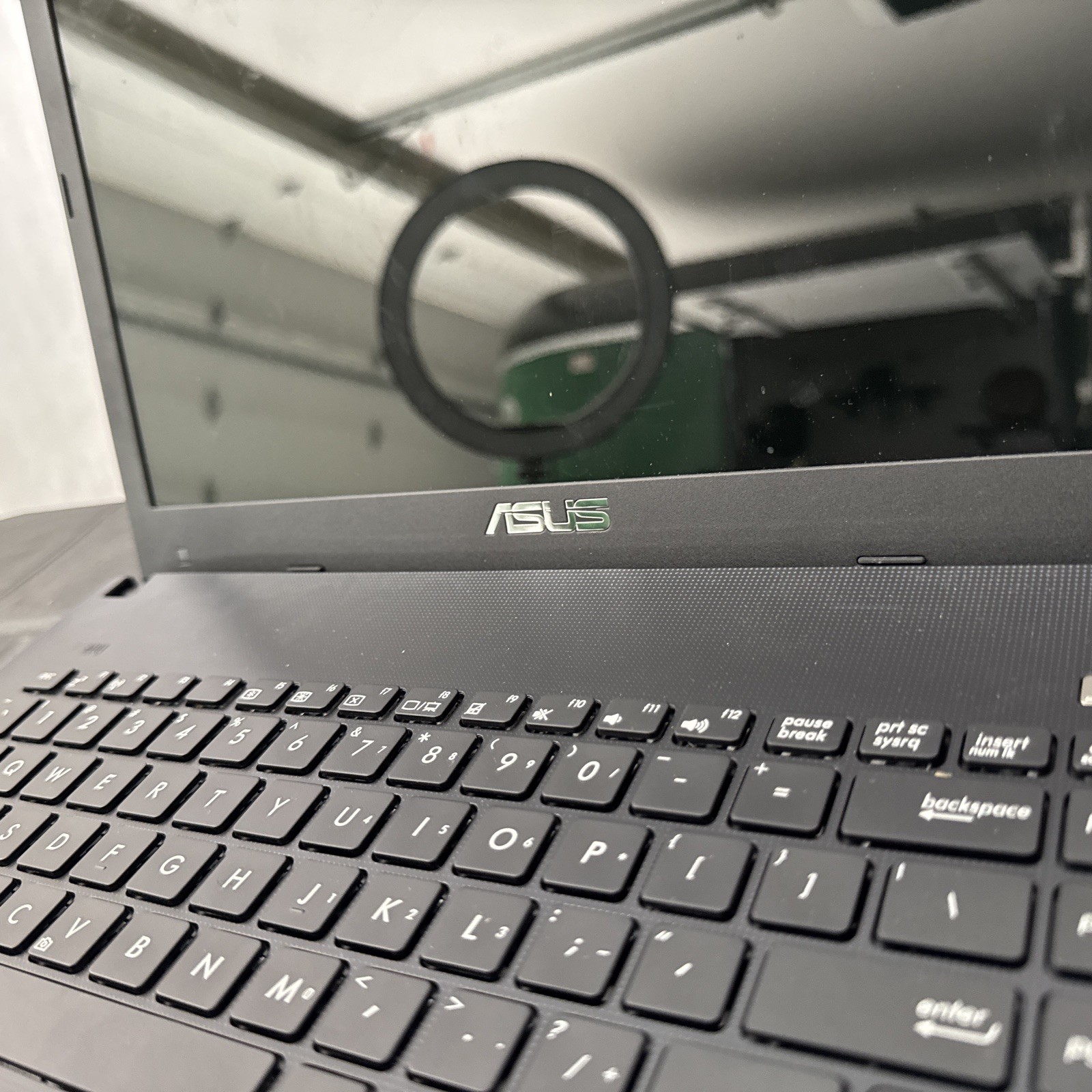 Asus X401A Intel Pentium B970 2.3GHz 4 GB not working parts only.