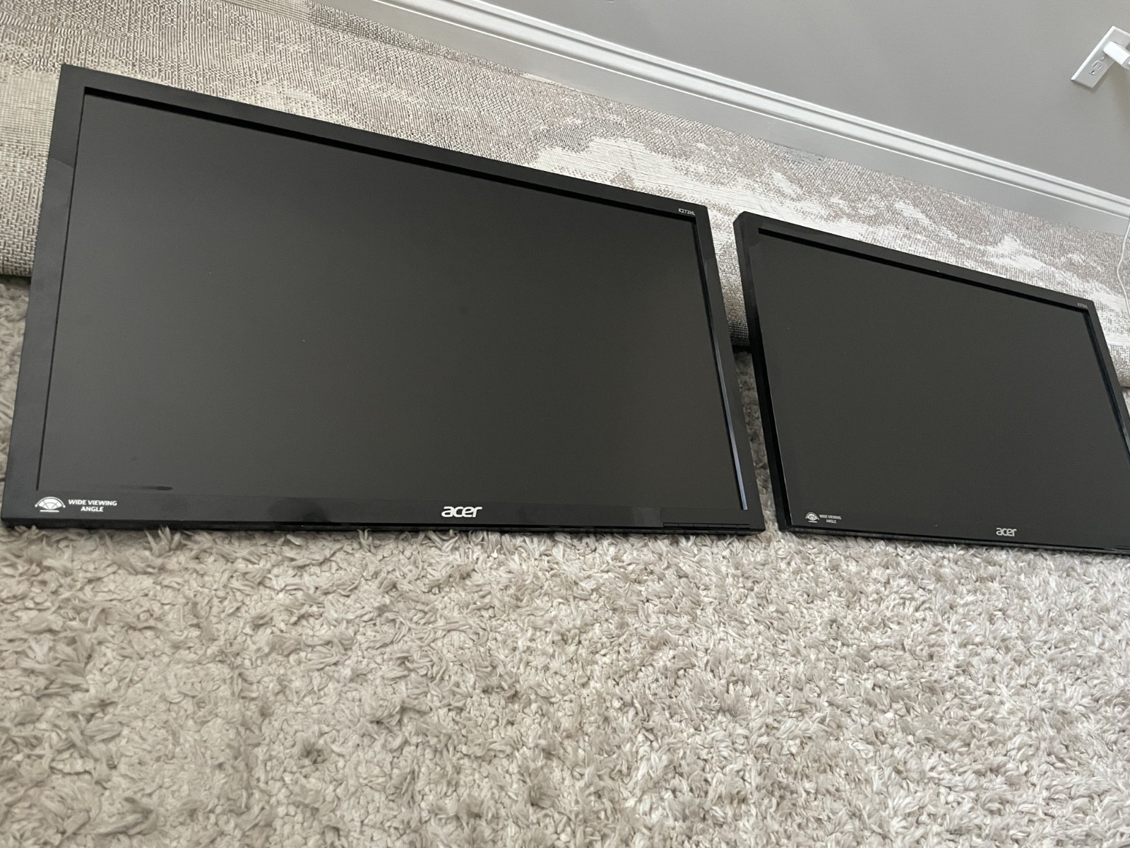 MASSIVE TECH BUNDLE – 4 Laptops, 6 Desktop Monitors, 2 Lenovo Docks