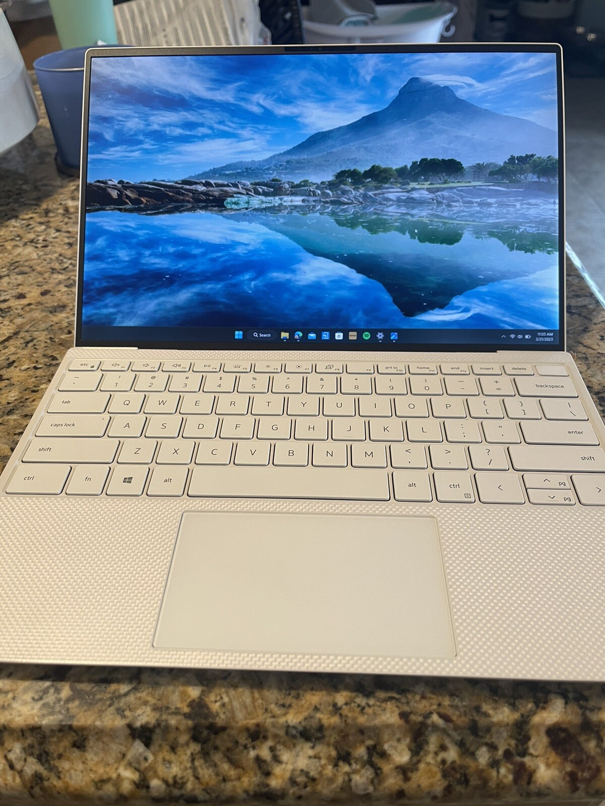 Dell XPS 13 9300 (256gb, i5, 8gb Ram)