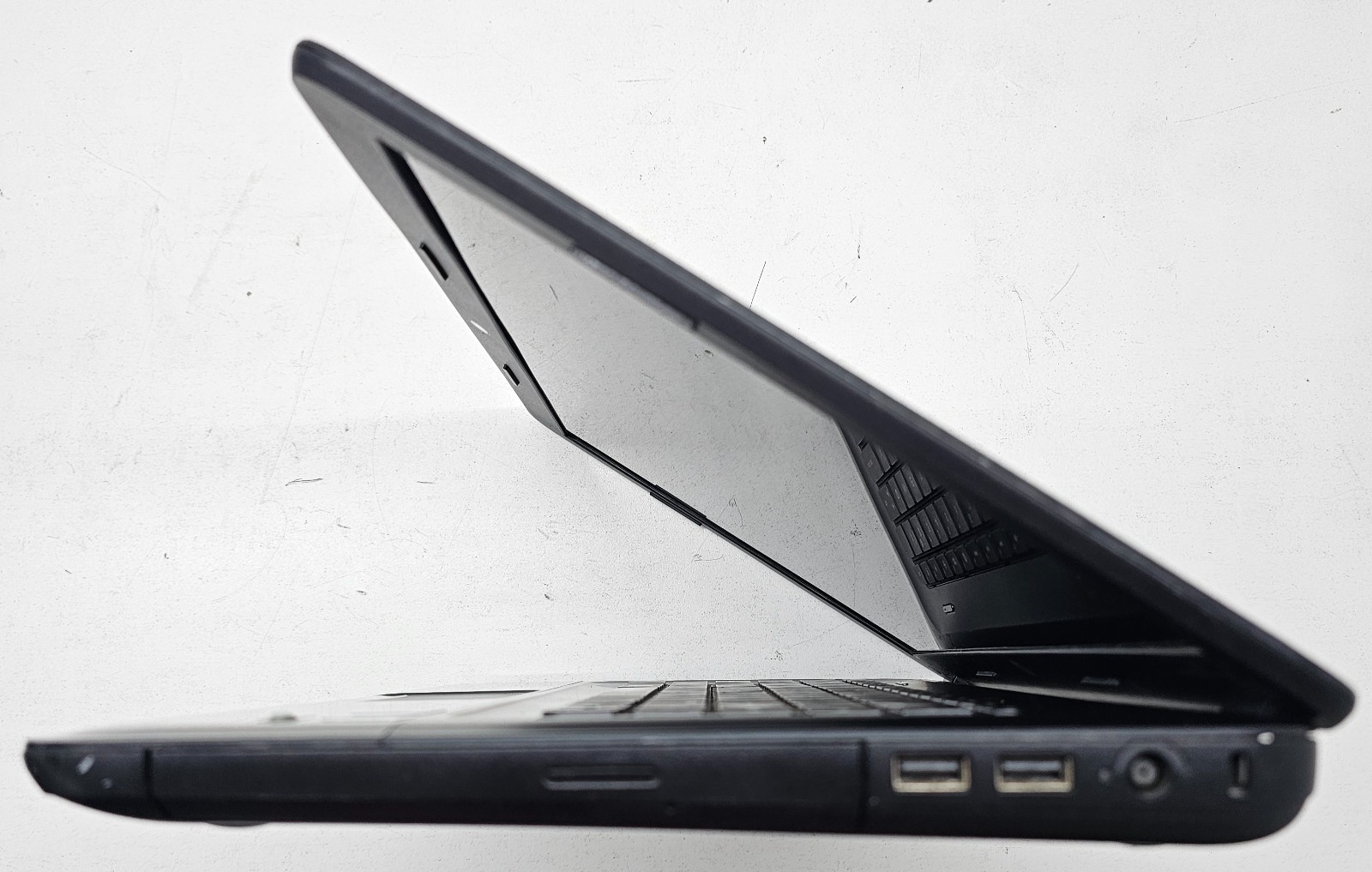 HP 2000-2A10NR 15.6″ Laptop AMD E1-1200 4GB NO HD/OS(FL)
