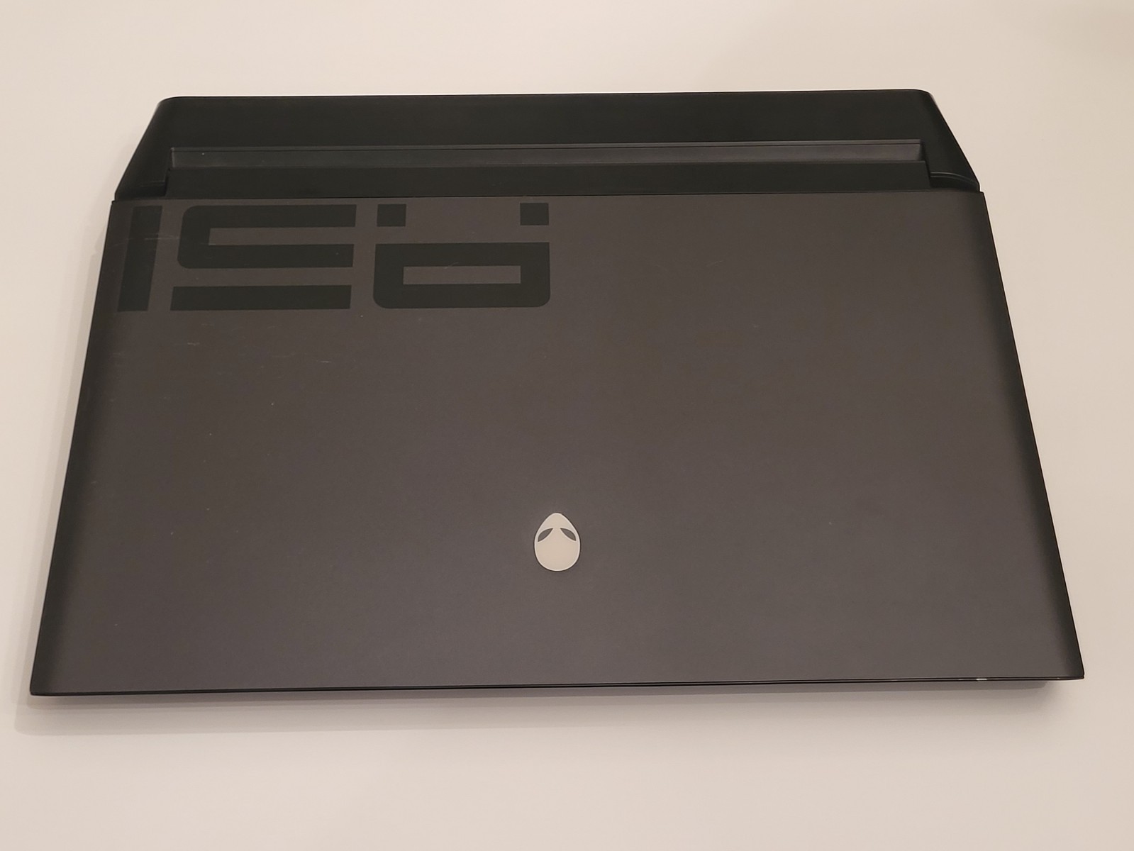 Alienware Area-51m laptop i9-9900 3.1GHz 16GB ram 1TB HDD 500GB SSD RTX 2070