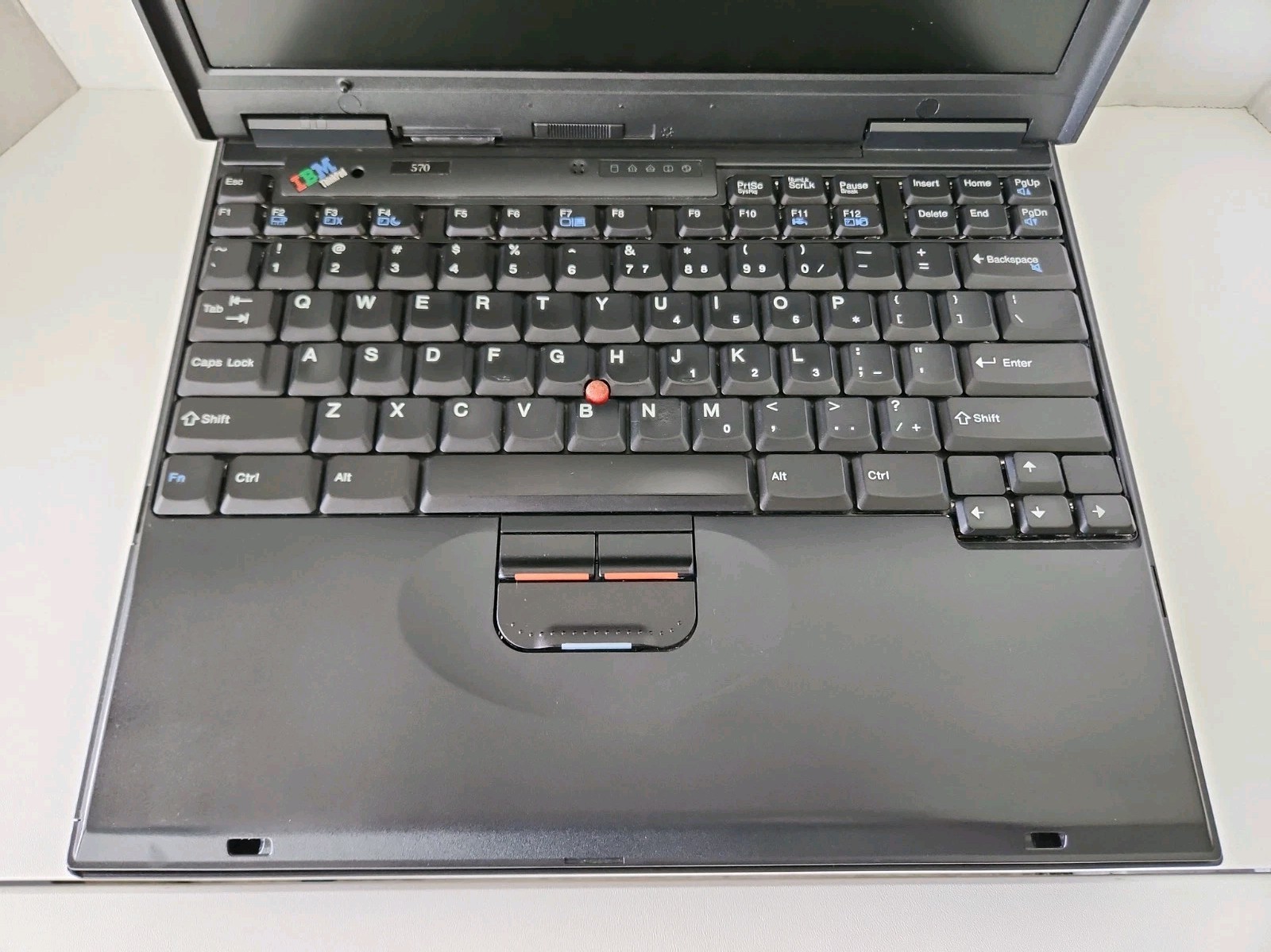 VINTAGE IBM ThinkPad 570 13″ Laptop Intel Pentium 2 192mb RAM 98SE W/ DOCK WORKS