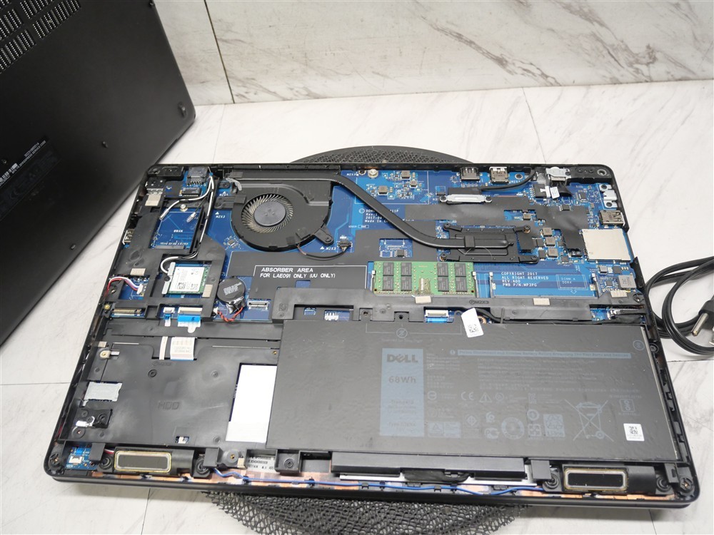DELL 5590 15″ LATITUDE Laptop i7-8650U 1.90ghz 16GB PWR adapter & BAT 1920×1080