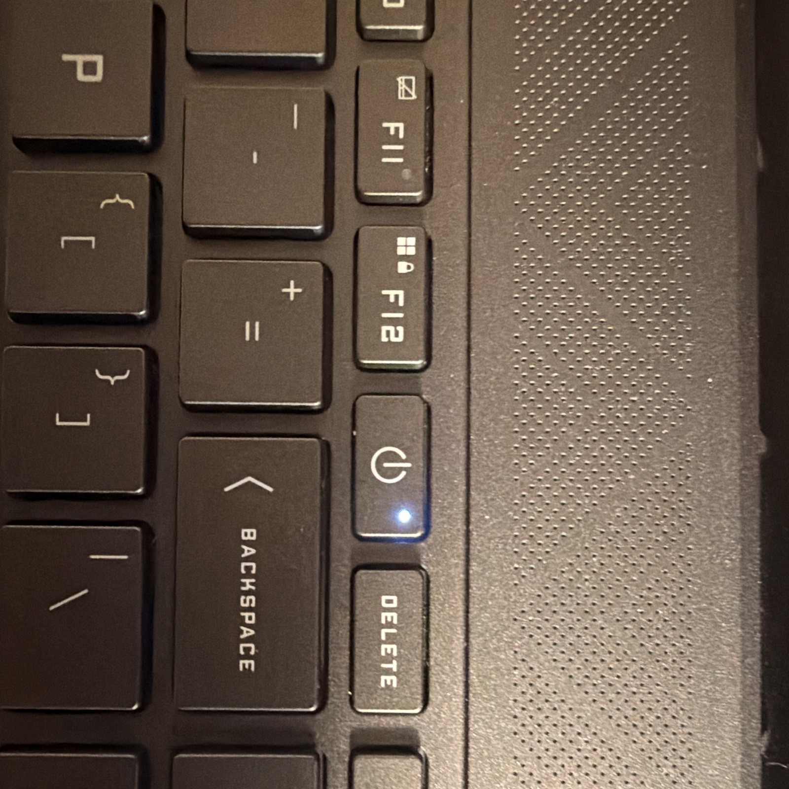HP Victus 15, Ryzen 5 7535HS 512GB RX6550M screen not working better than 3050