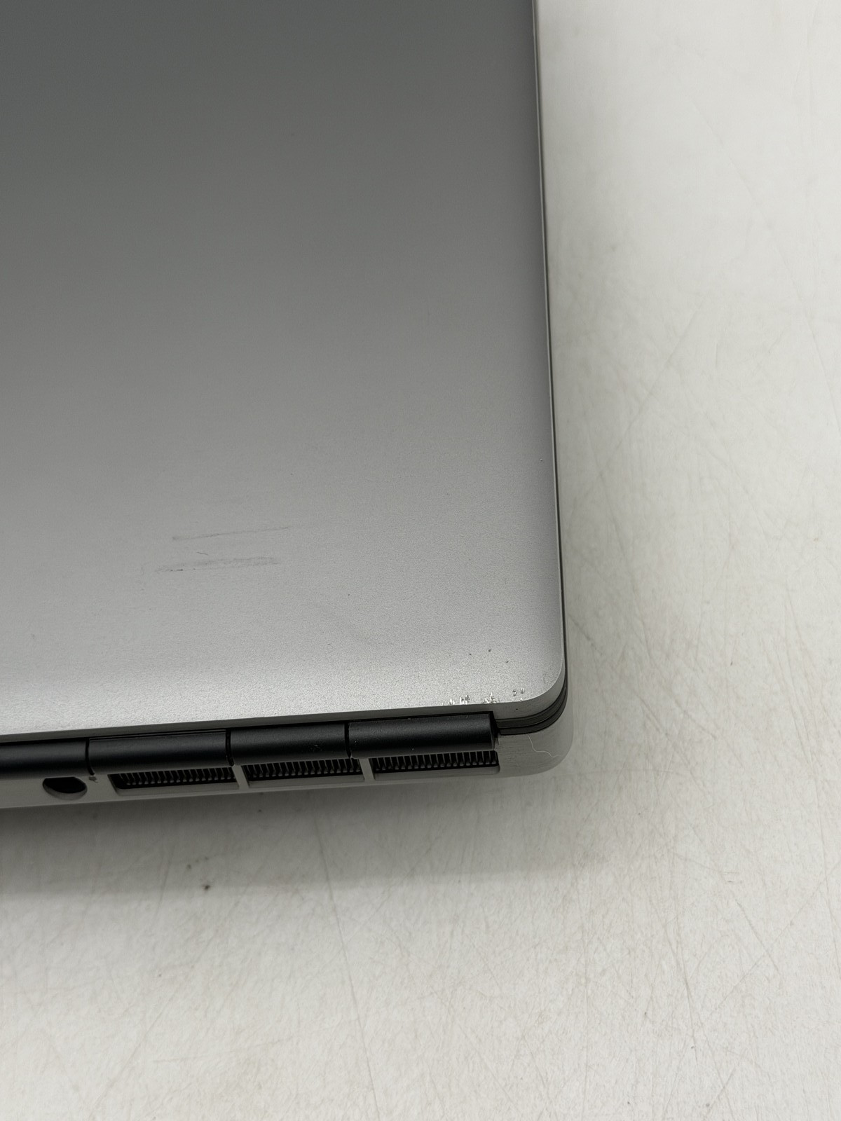Dell Precision (7560) 15.6″ i7-11850H 40GB 256GB NO OS Read