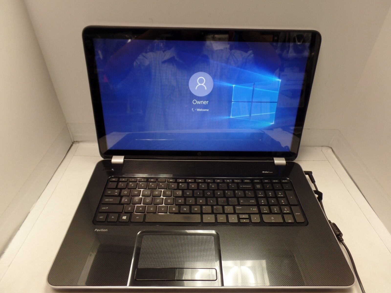 17.3″ HP Pavilion TouchScren AMD A8-5550M 2.10GHz 10GB 1TB Radeon HD 8550G Win10