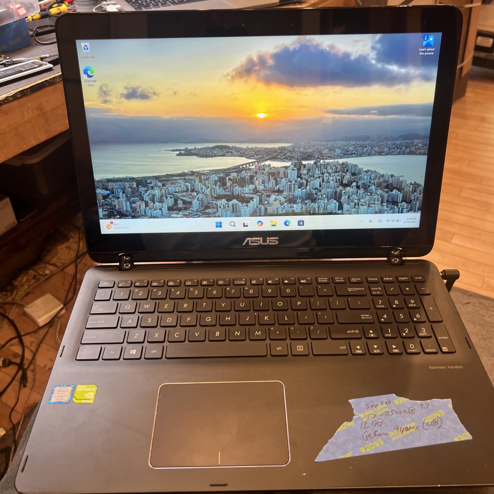 ASUS Q524UQK 15.6″ Intel Core i7 7th Gen., 2.7 GHz, 12 GB RAM, 480GB SSD) Laptop