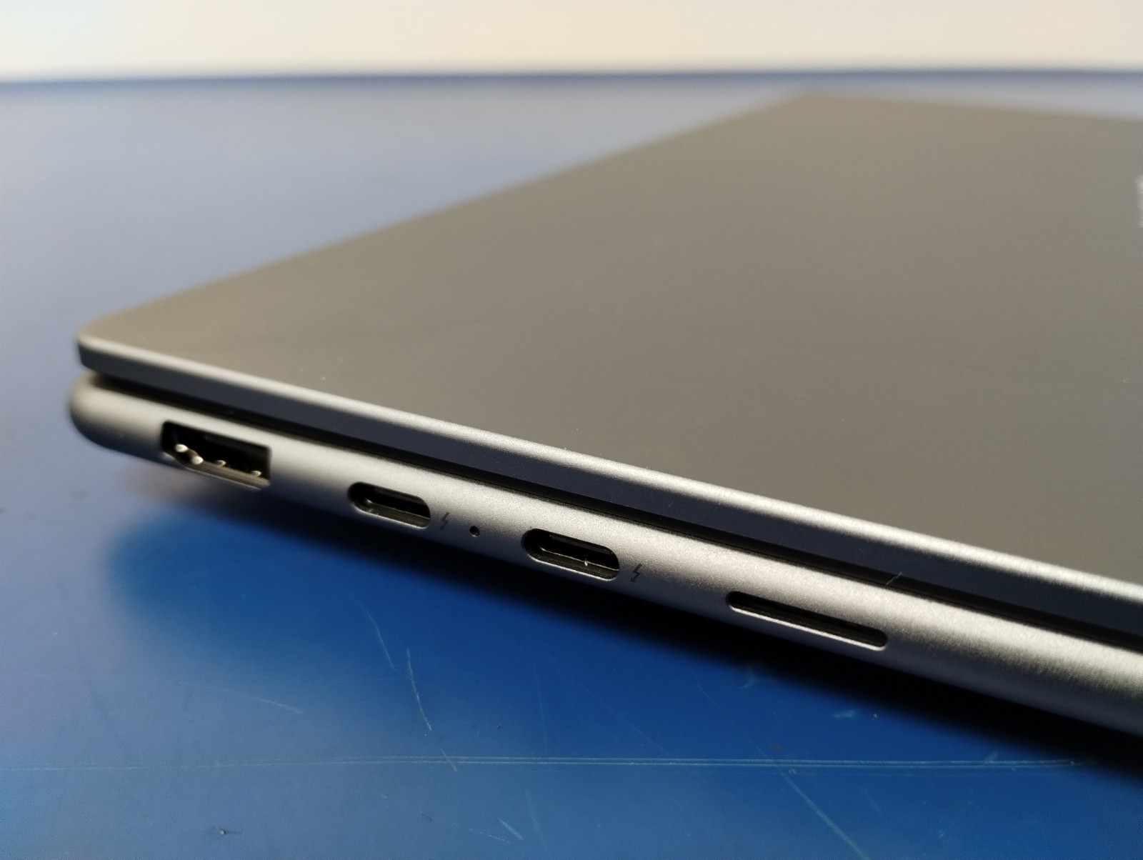 Lenovo Slim 7 14ILL10, Intel Core Ultra 7, 2.20 GHz, 32 GB RAM, 1 TB NVMe SSD